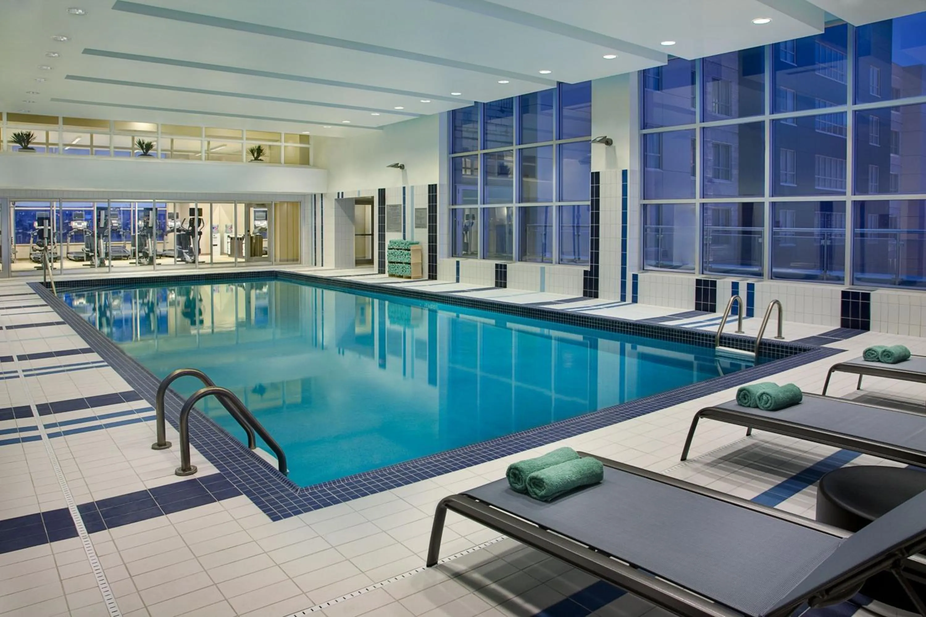 Swimming pool in Courtyard by Marriott Calgary Airport
