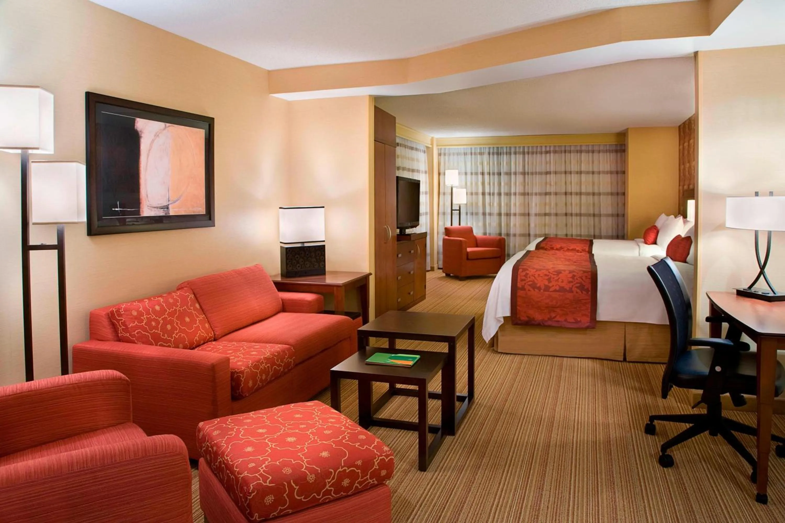 Photo of the whole room, Bed in Courtyard by Marriott Calgary Airport