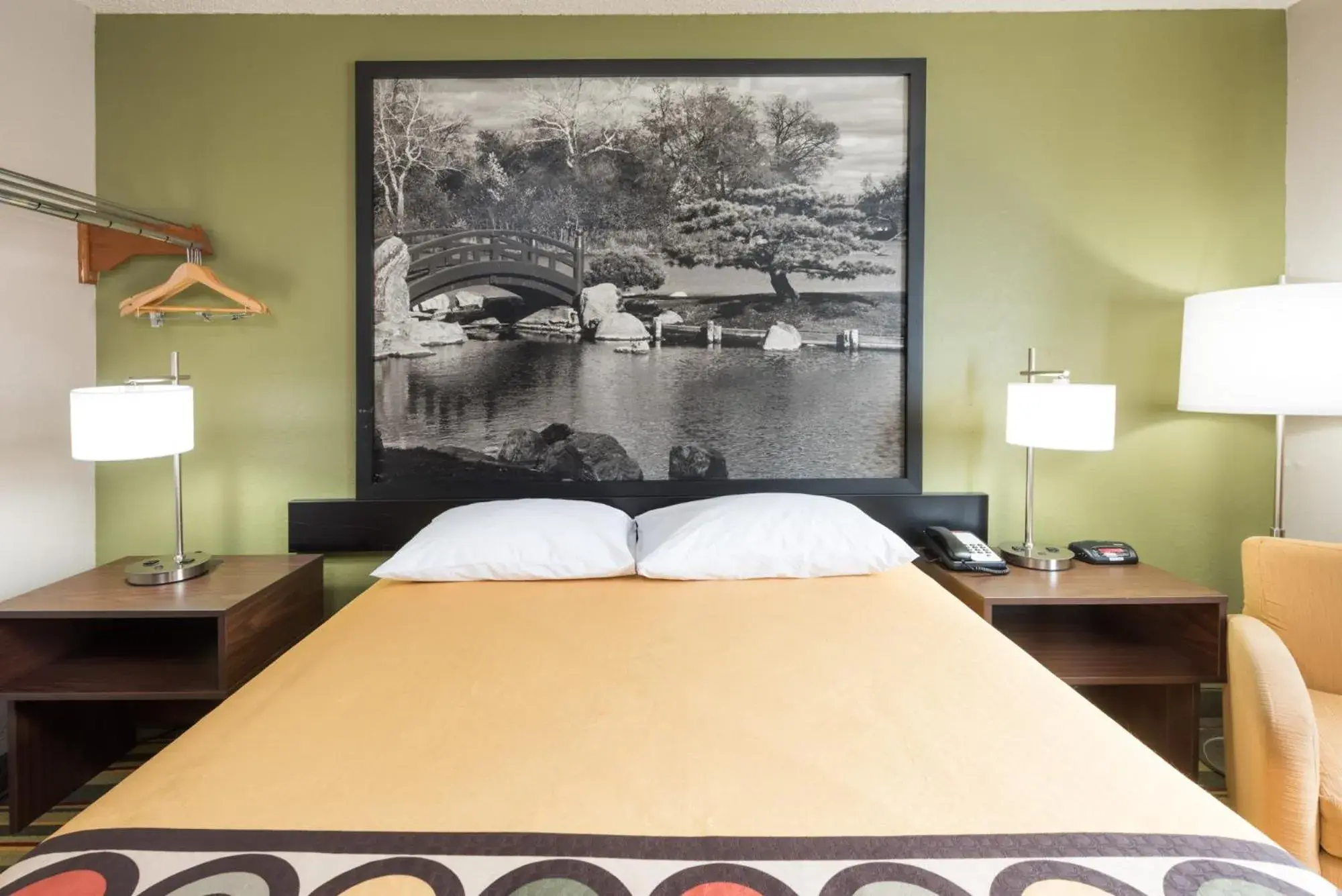 Queen Room - Non-Smoking in Super 8 by Wyndham Bloomington Normal Queen Room - Non-Smoking in Super 8 by Wyndham Bloomington Normal