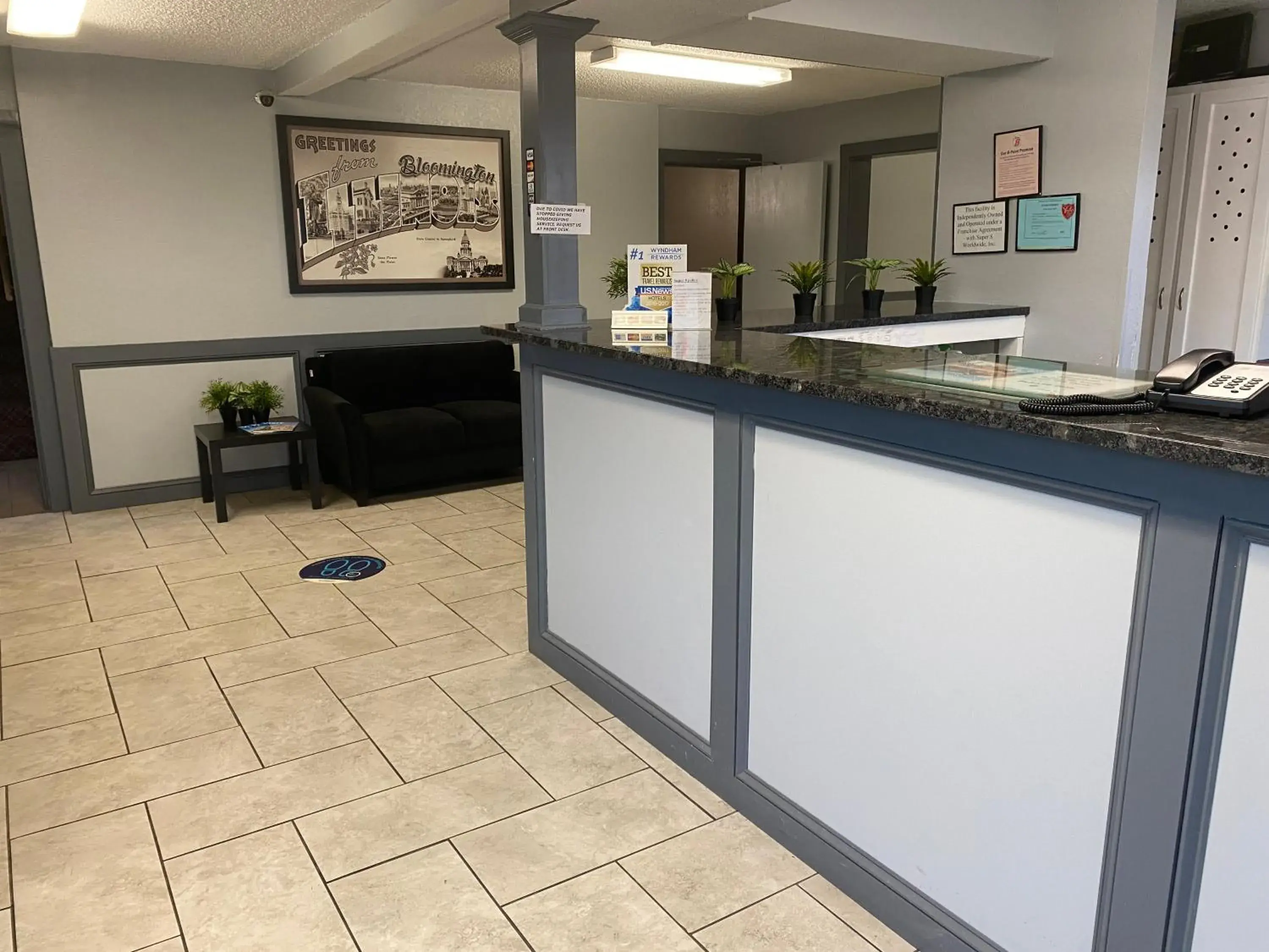 Super 8 by Wyndham Bloomington Normal Super 8 by Wyndham Bloomington Normal