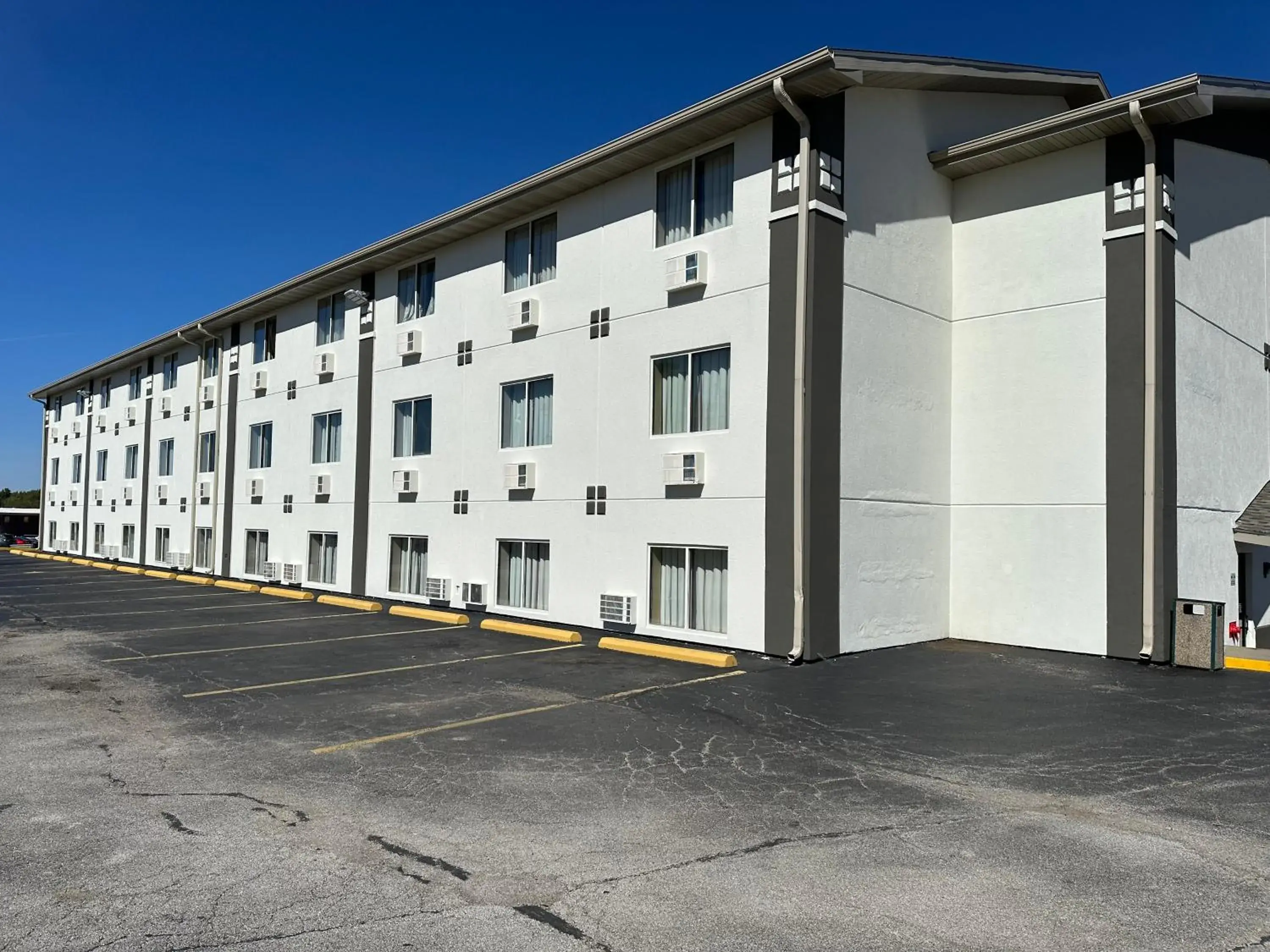 Property building in Super 8 by Wyndham Bloomington Normal Property building in Super 8 by Wyndham Bloomington Normal