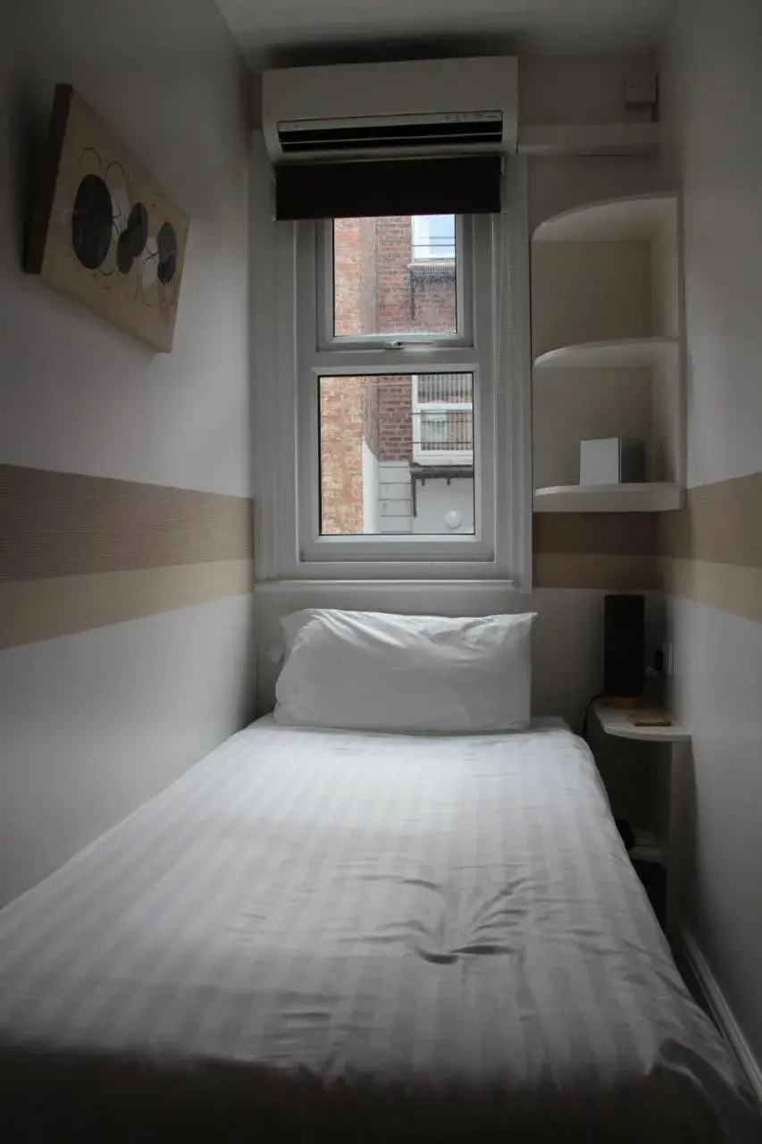 Single Room with Shower - single occupancy in Grange Lodge Single Room with Shower - single occupancy in Grange Lodge