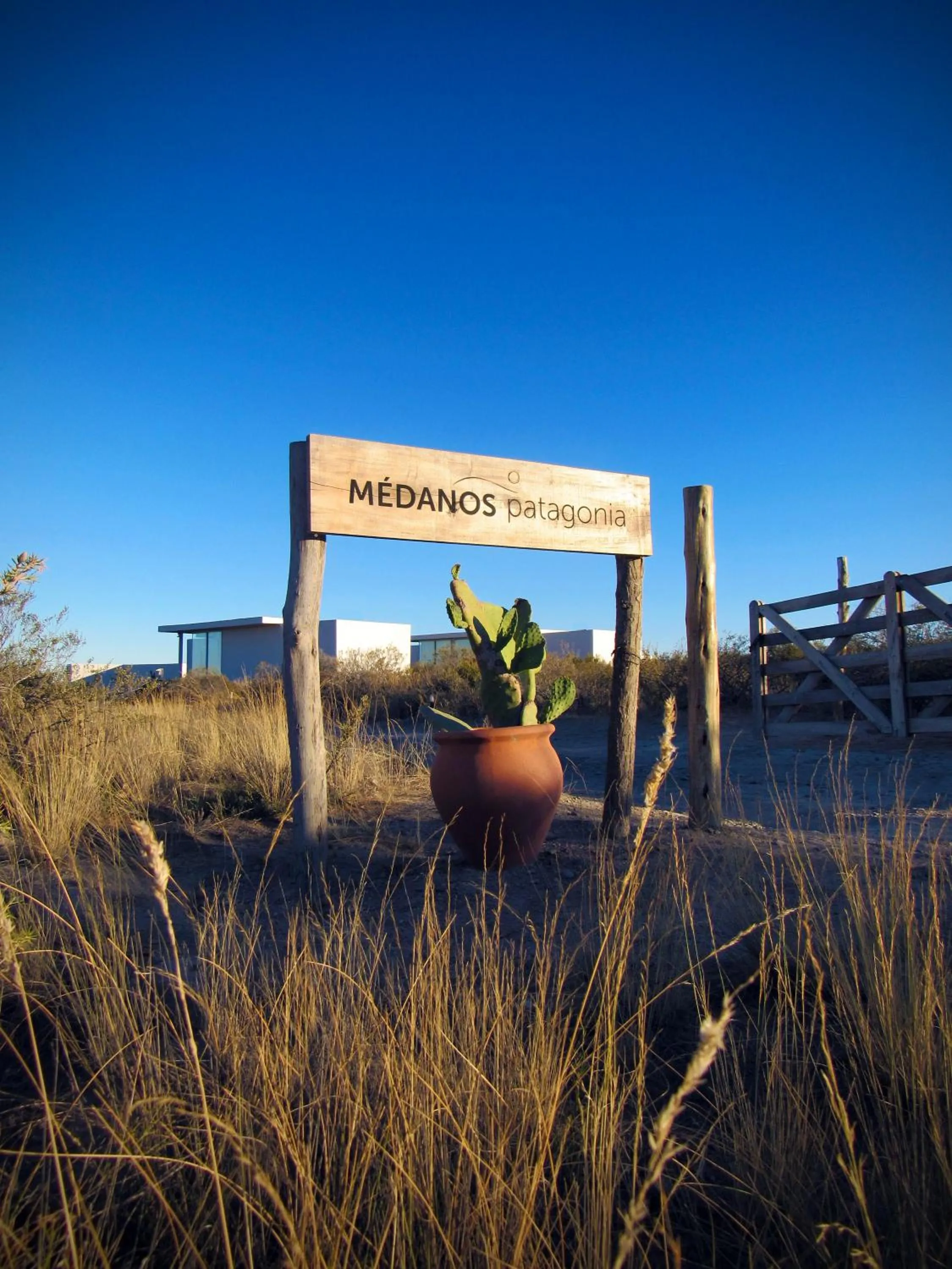 Property logo or sign in Médanos Patagonia