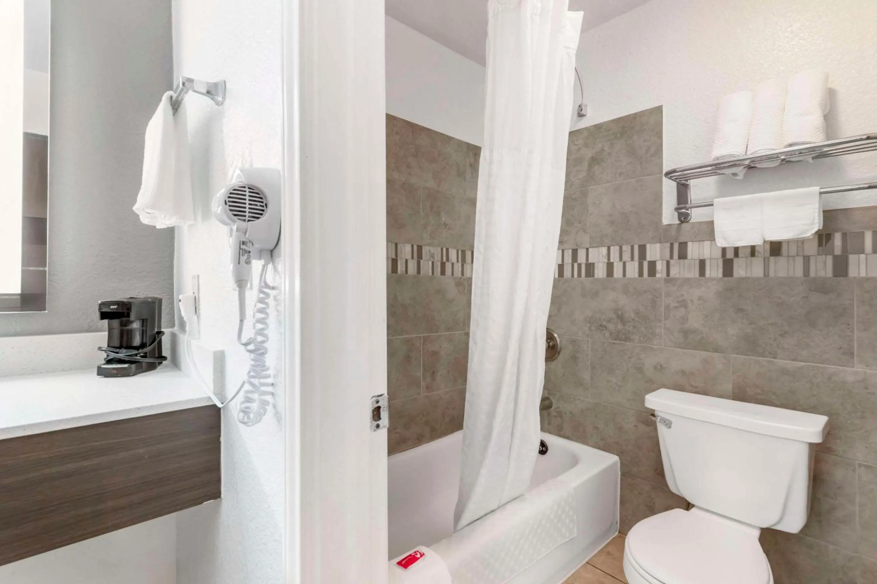 Bathroom in Econo Lodge Inn & Suites Near Lackland AFB