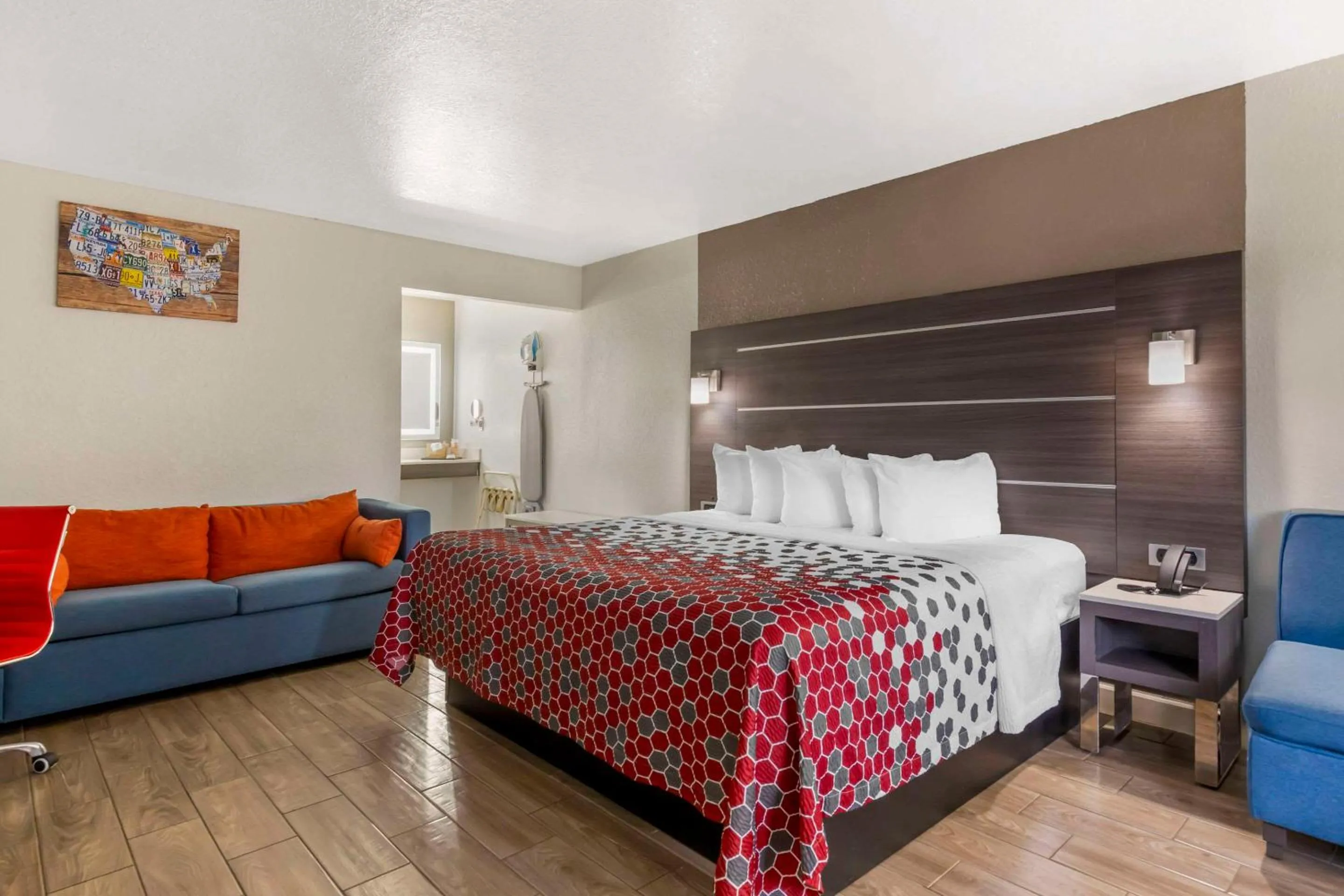 Bed in Econo Lodge Inn & Suites Near Lackland AFB