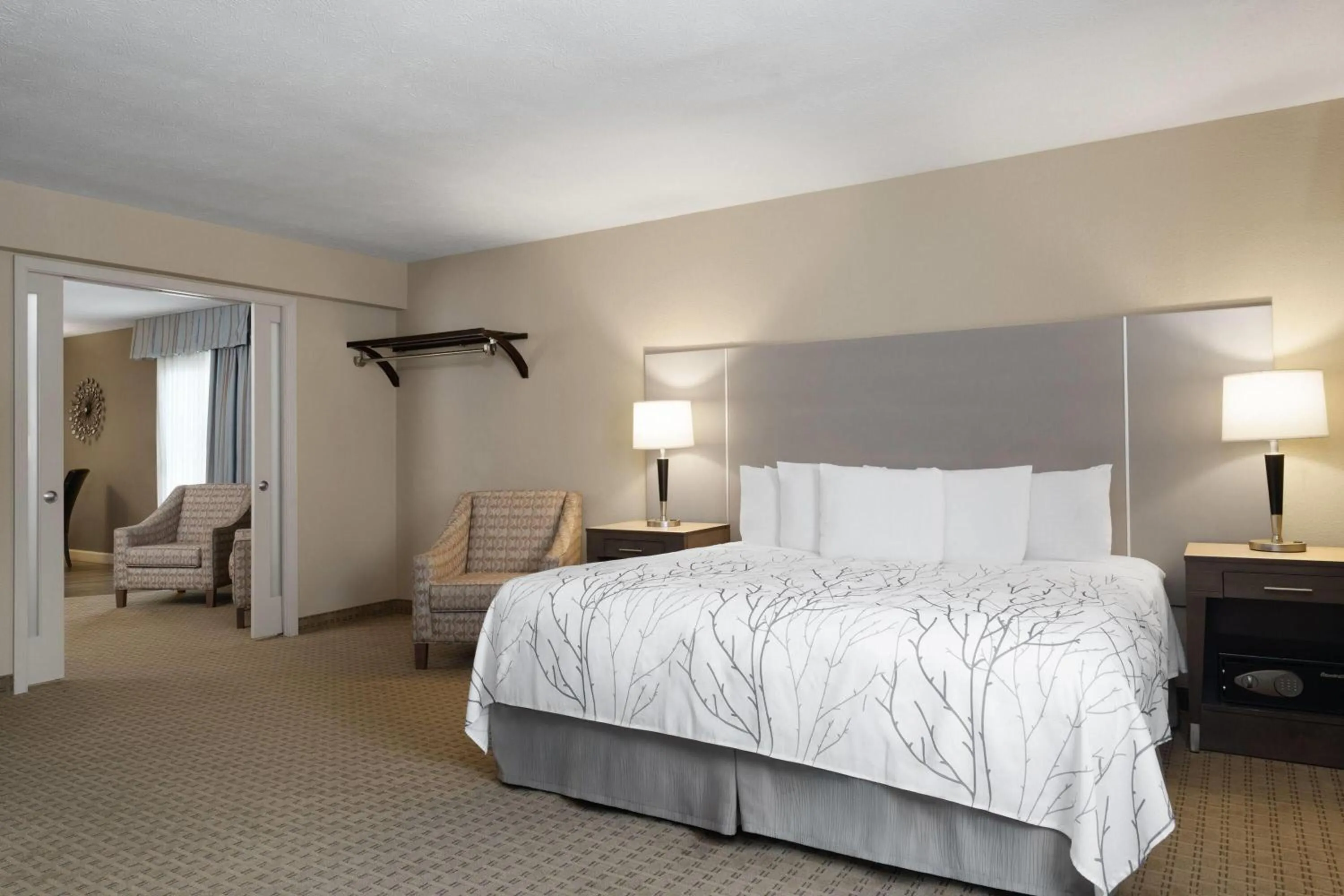 Photo of the whole room, Bed in Eastland Suites Hotel & Conference Ctr, Trademark by Wyndham