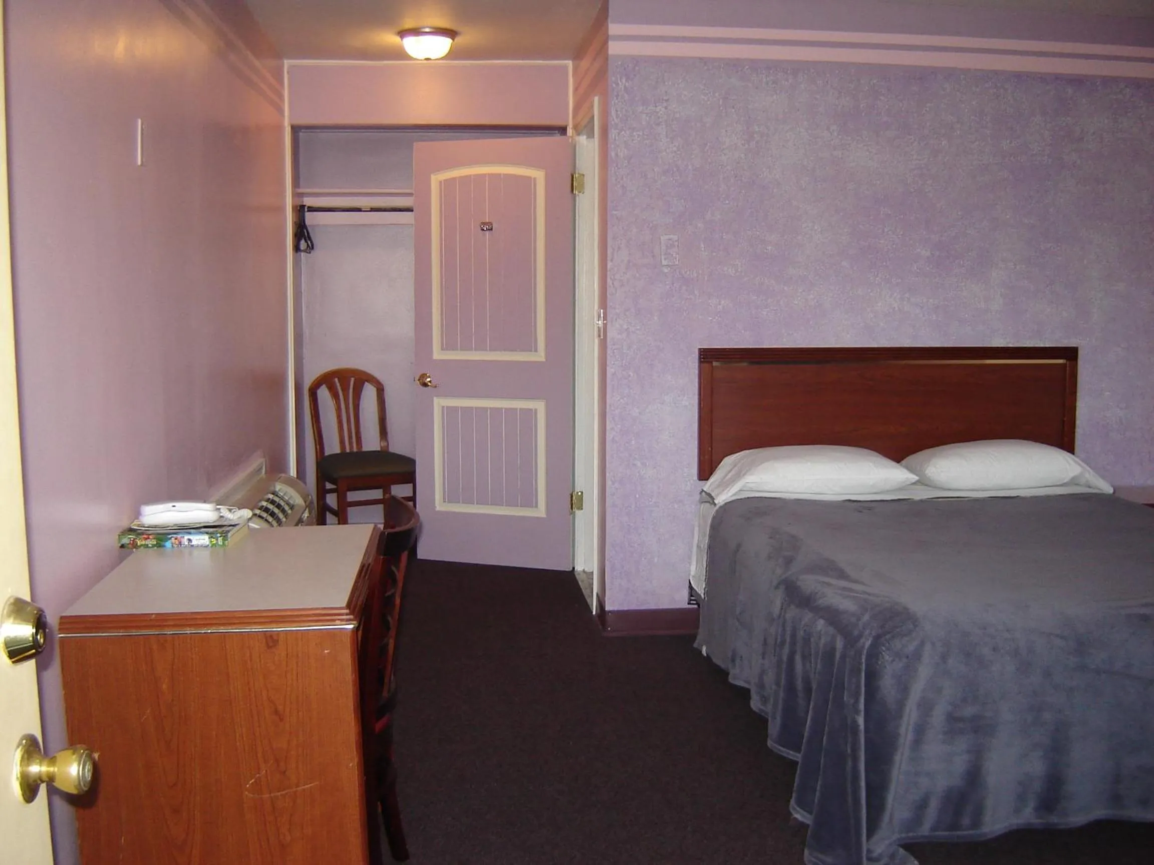 Bed in Bali Hai Motel