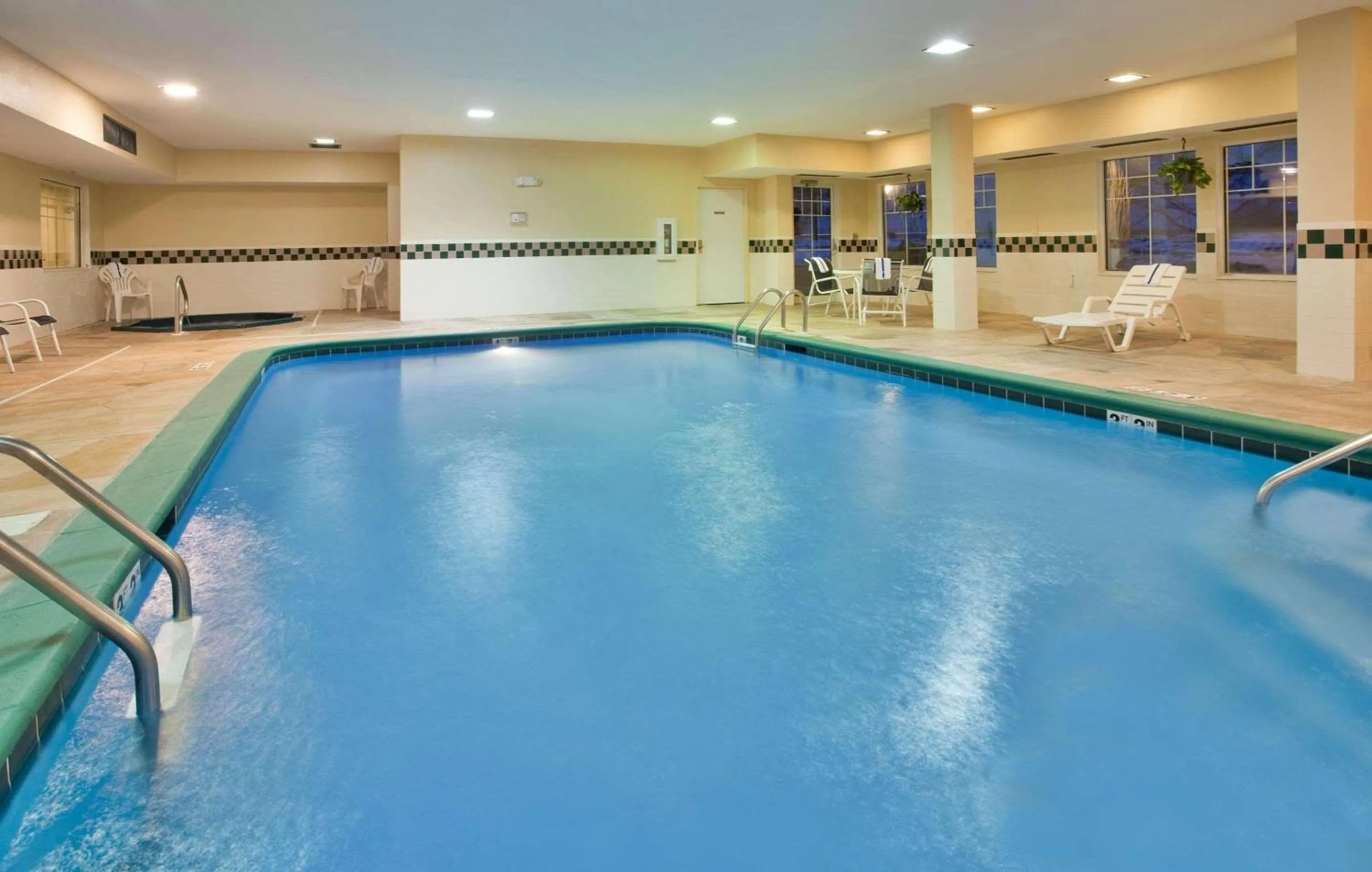 Swimming pool in Country Inn & Suites by Radisson, Bloomington-Normal West, IL