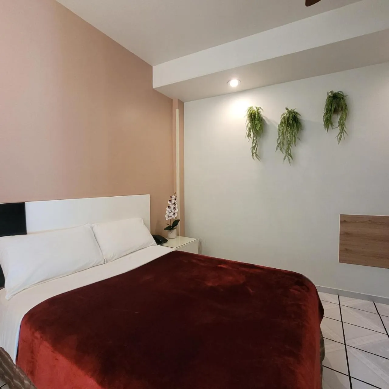 Bed in Hotel Cali Blvd.