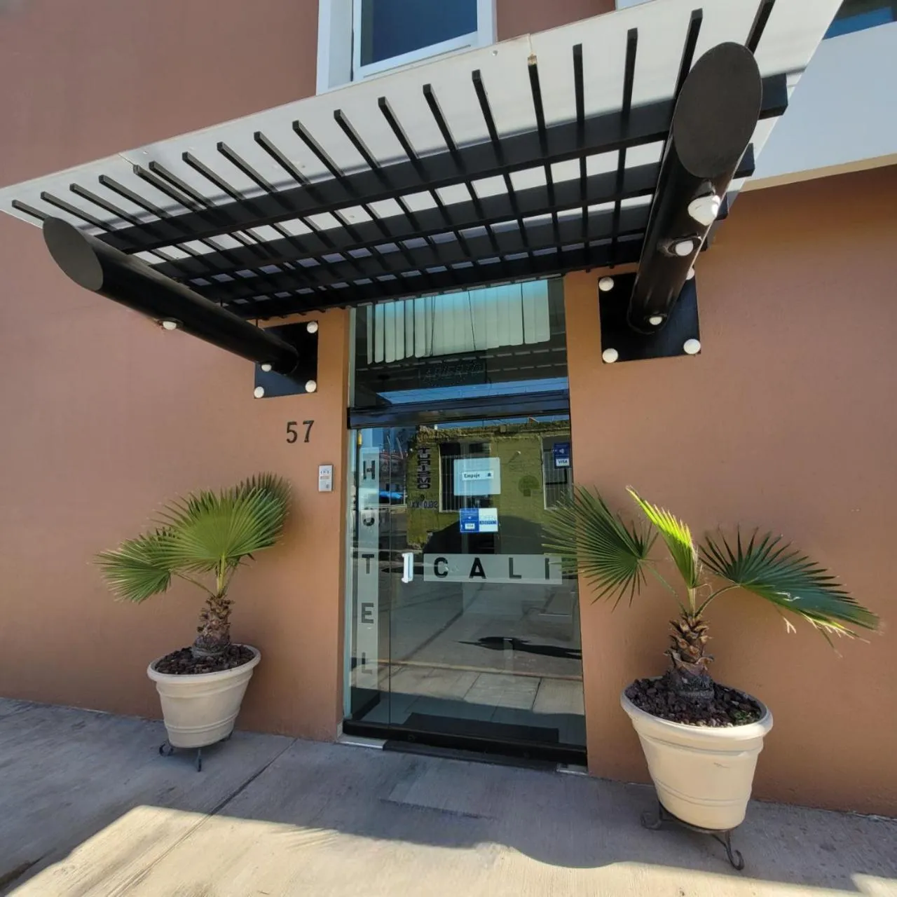 Property building in Hotel Cali Blvd.