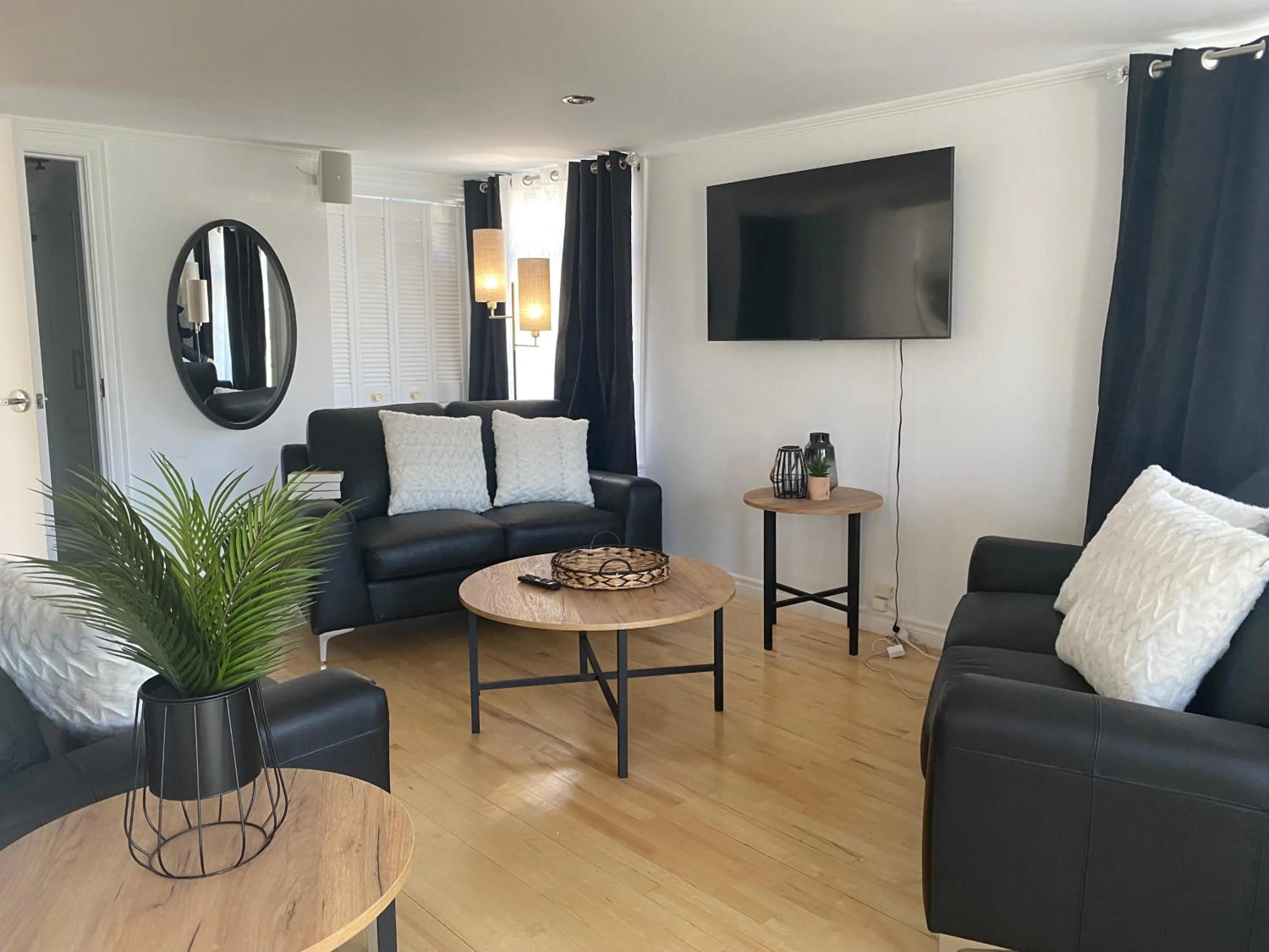 Communal lounge/ TV room in Le Gaspesiana