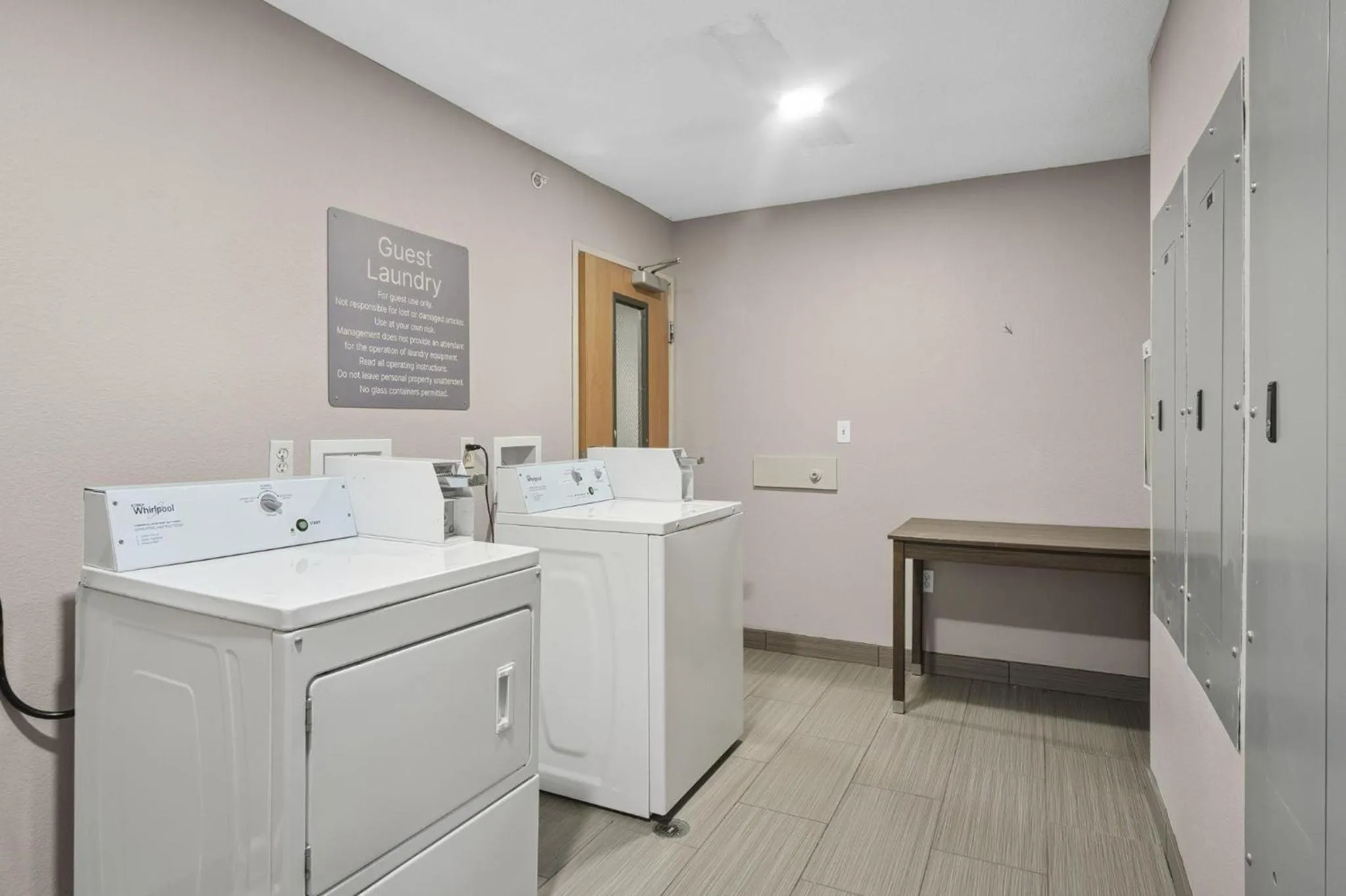 Property building in Sonesta Essential Hotels & Suites Kansas City Blue Springs