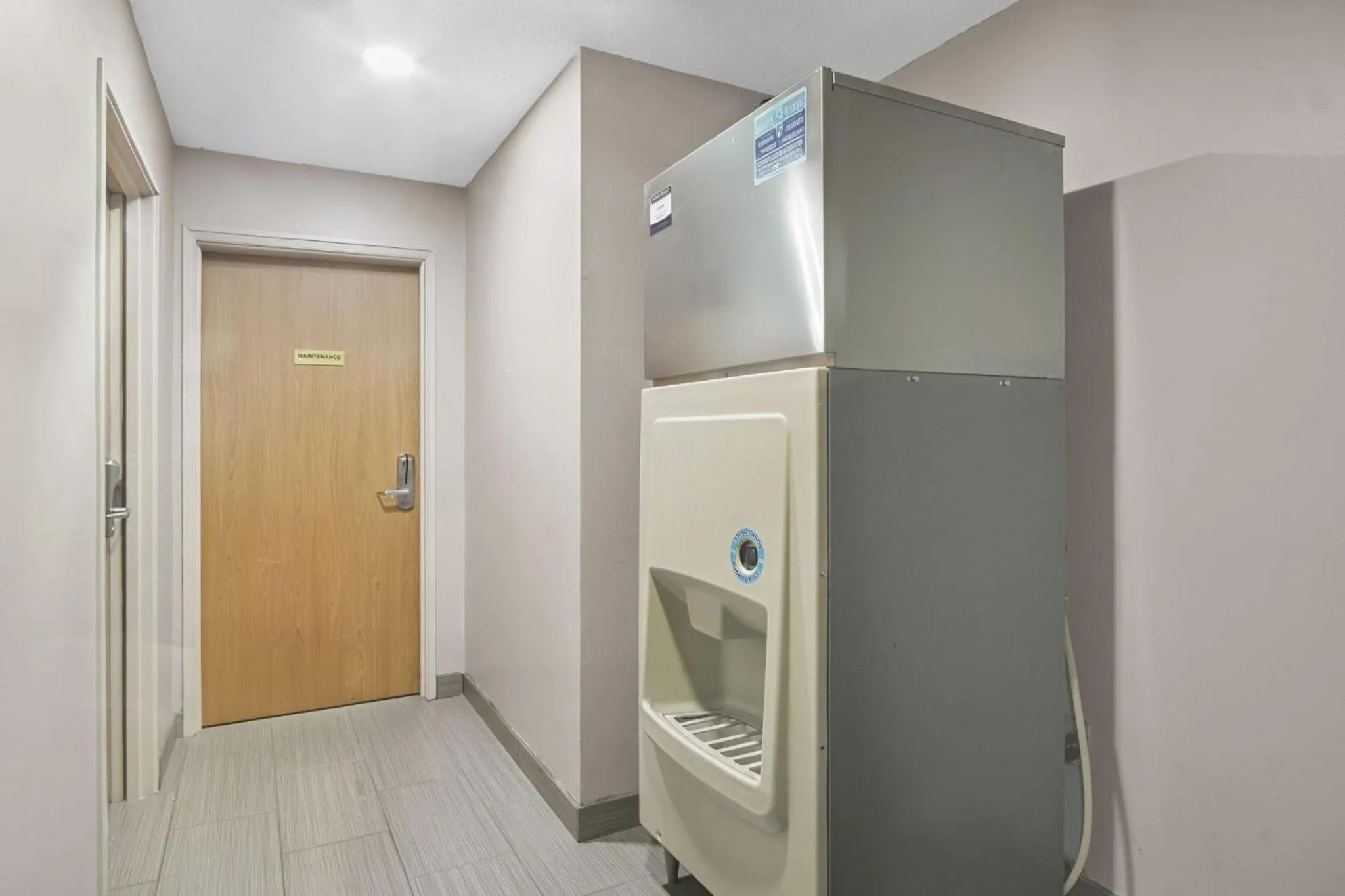 Property building in Sonesta Essential Hotels & Suites Kansas City Blue Springs