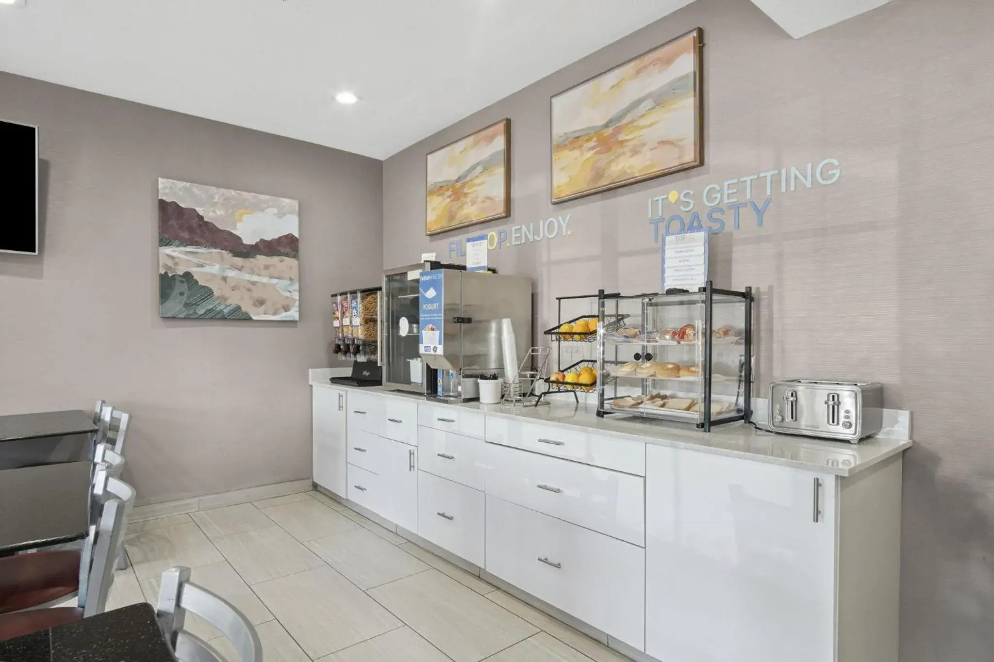 Breakfast in Sonesta Essential Hotels & Suites Kansas City Blue Springs Breakfast in Sonesta Essential Hotels & Suites Kansas City Blue Springs