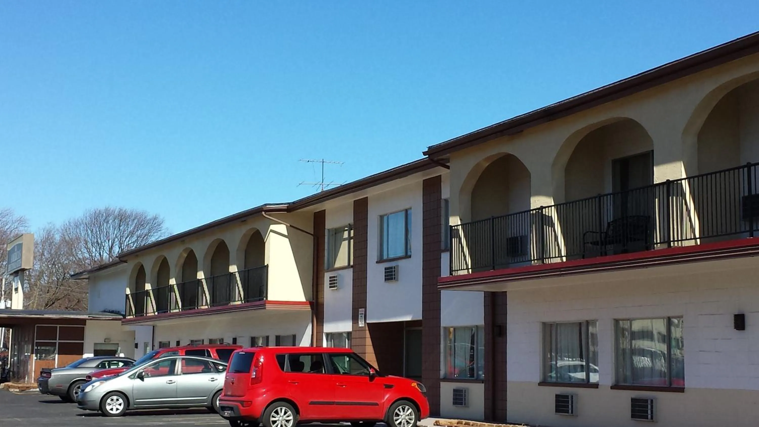 Facade/entrance in Americas Best Inn & Suites Urbana