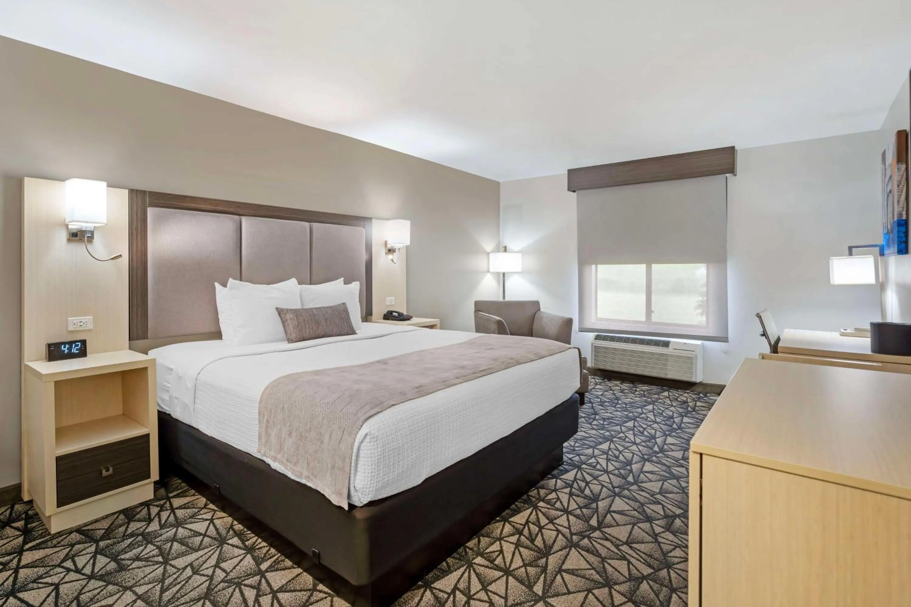 Bedroom, Bed in Best Western Morton Inn