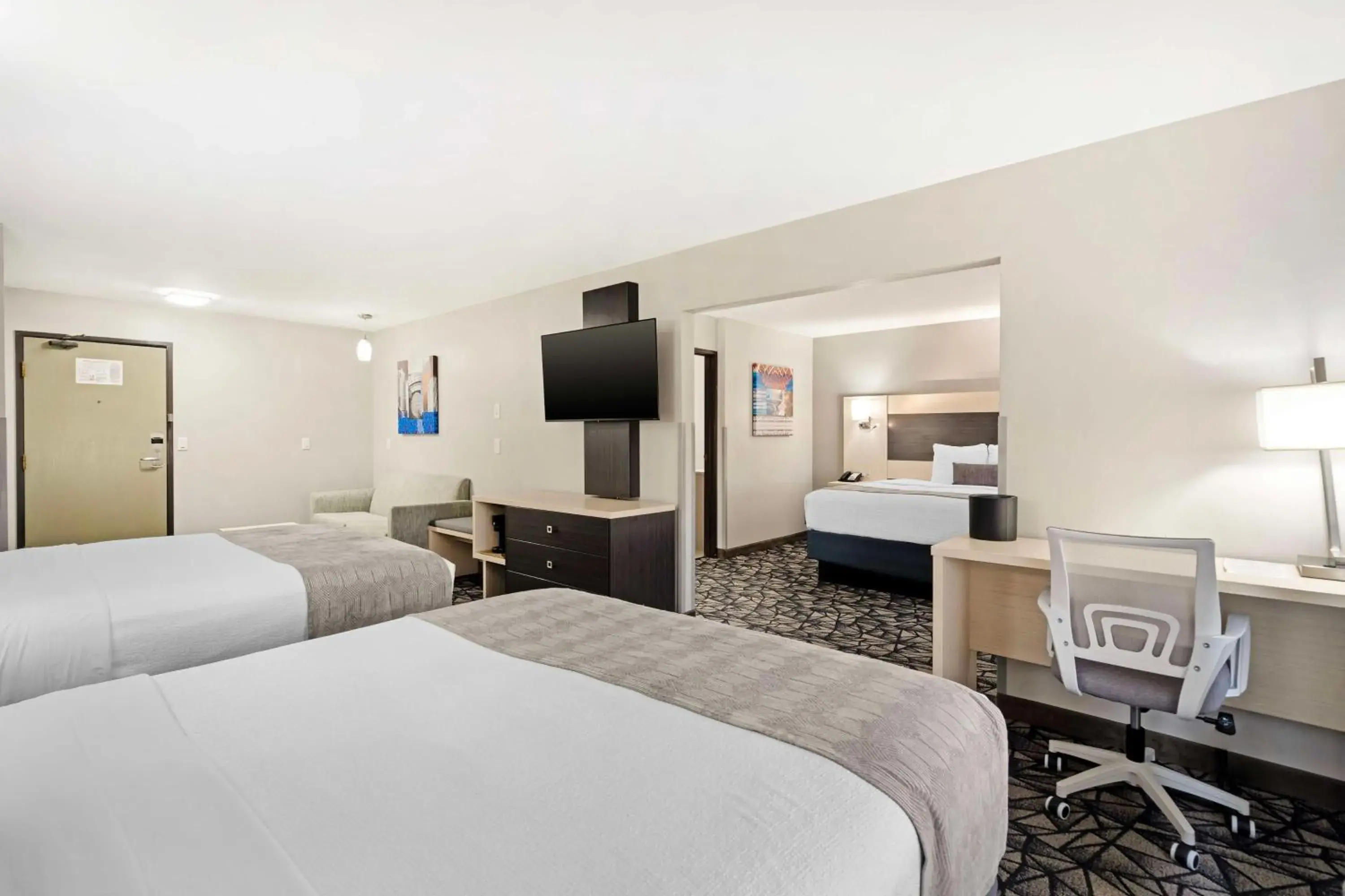 Photo of the whole room, Bed in Best Western Morton Inn Photo of the whole room, Bed in Best Western Morton Inn