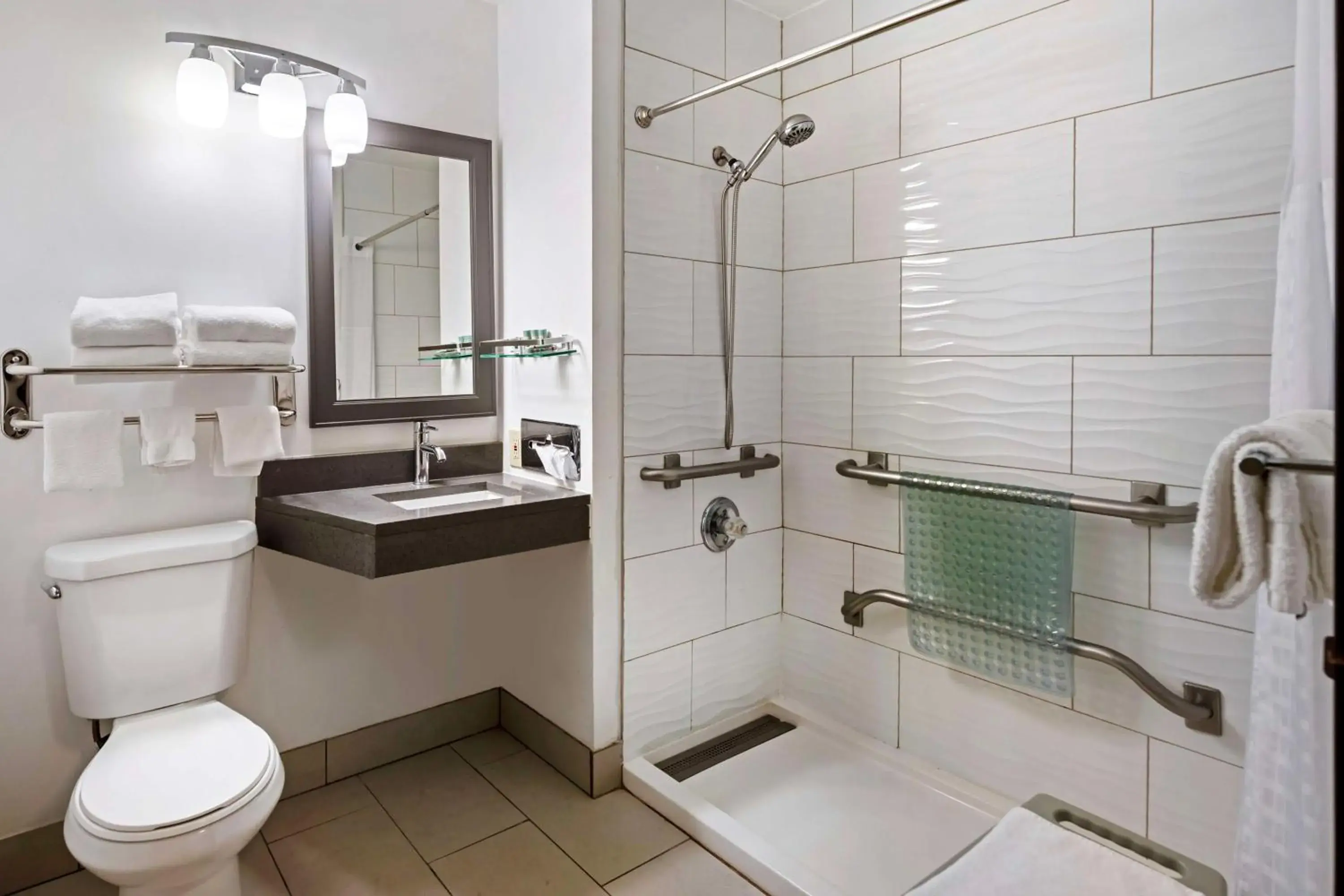 Bathroom in Best Western Morton Inn Bathroom in Best Western Morton Inn