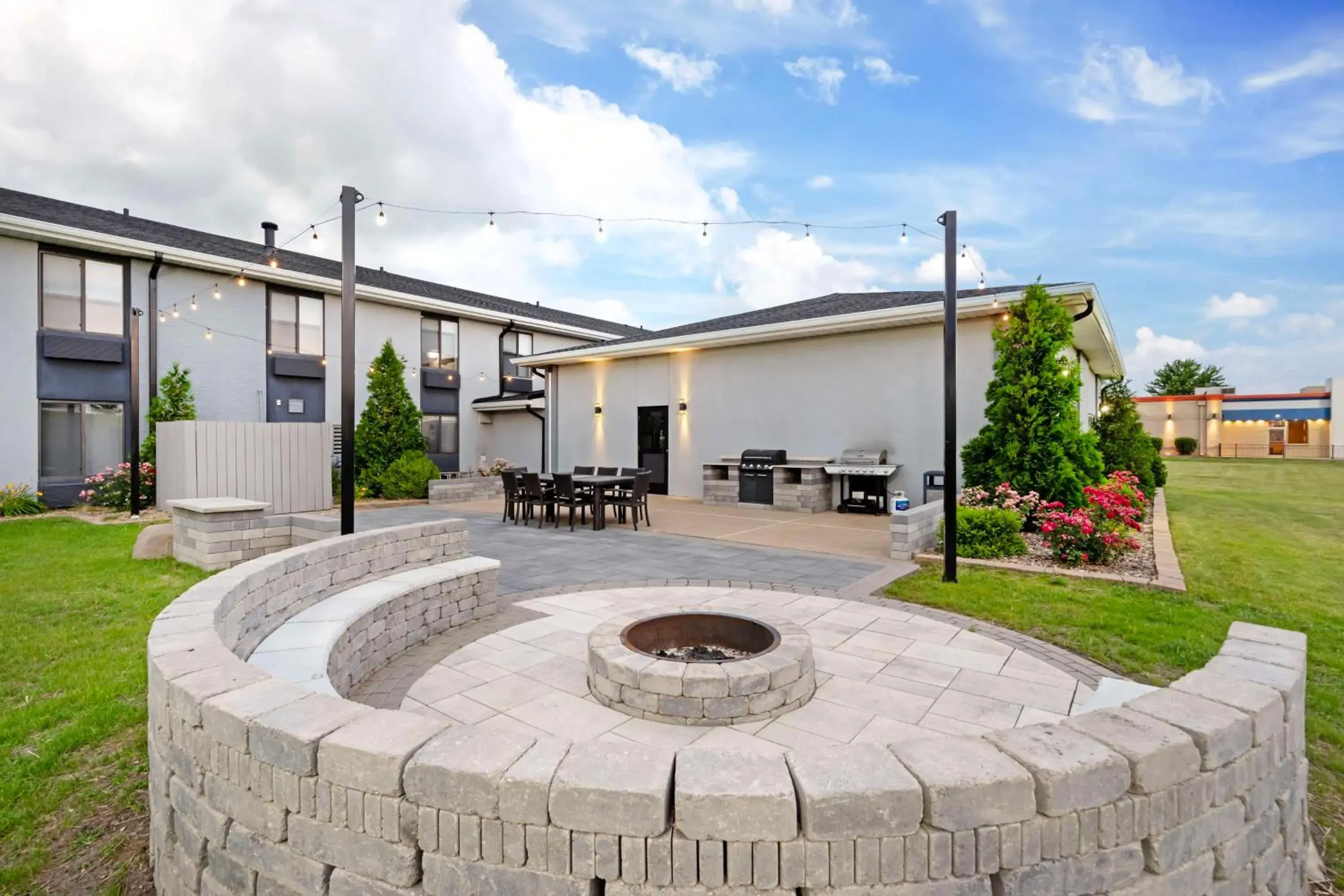 Property building in Best Western Morton Inn Property building in Best Western Morton Inn