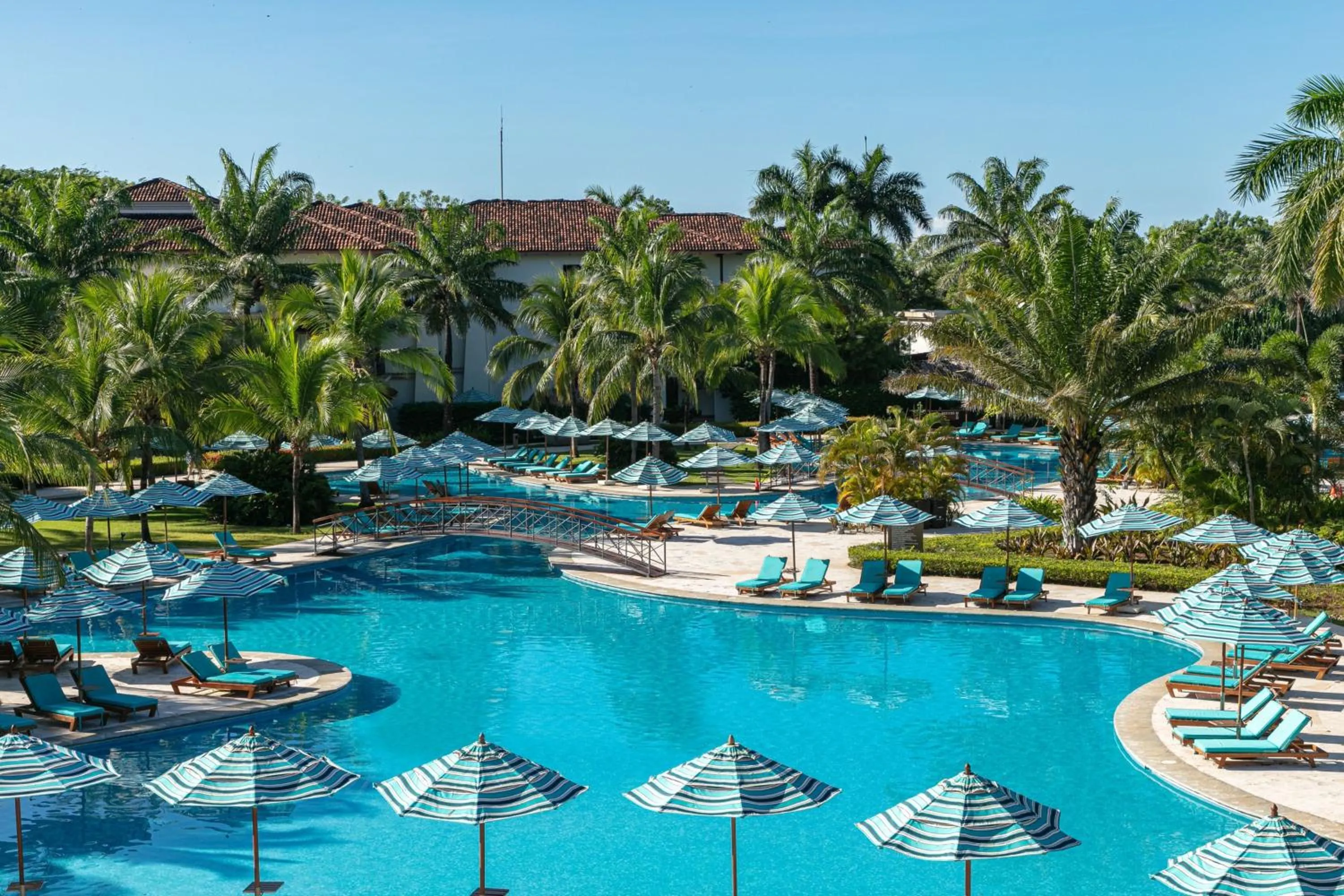 Swimming pool in JW Marriott Guanacaste Beach Resort