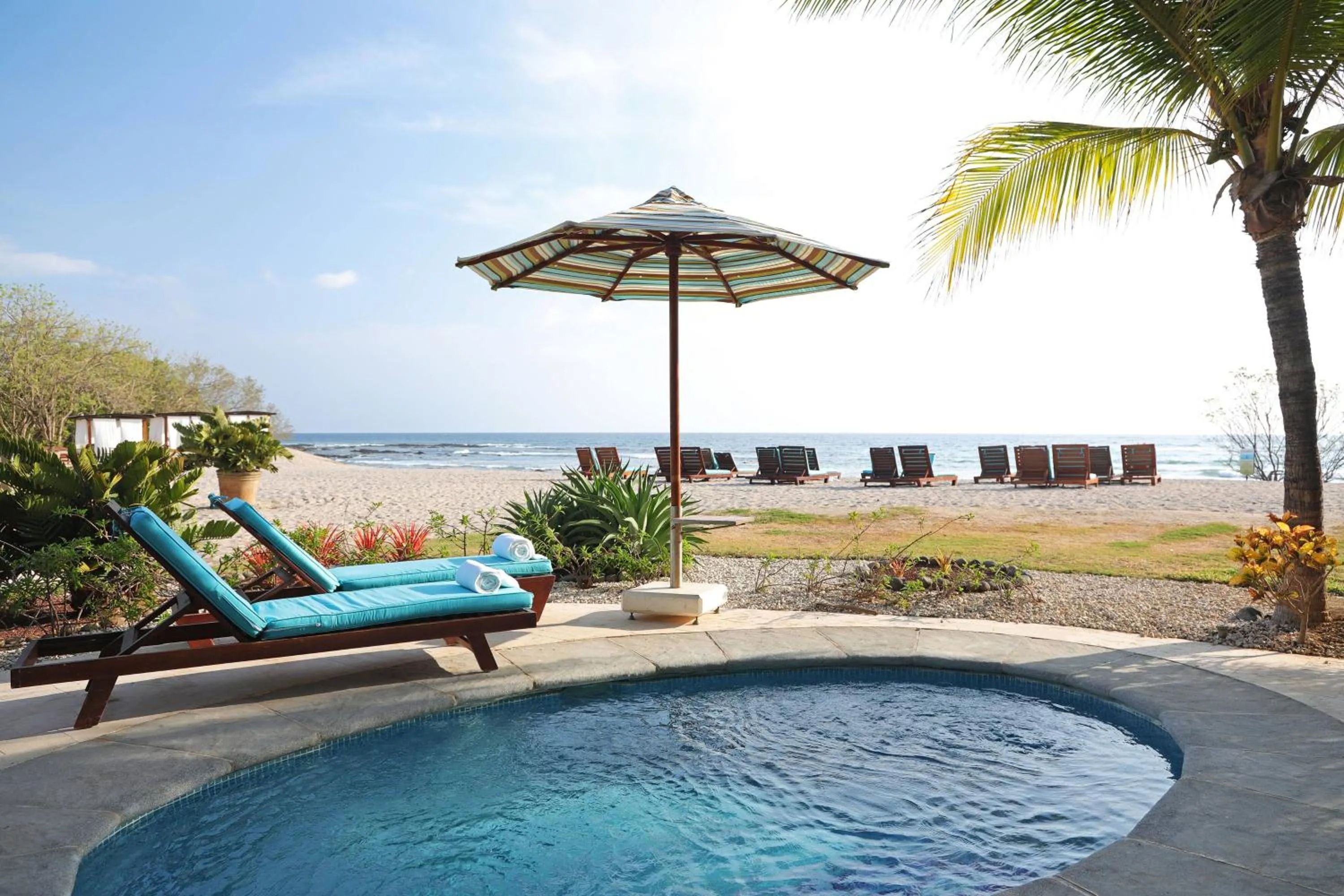 Swimming pool in JW Marriott Guanacaste Beach Resort