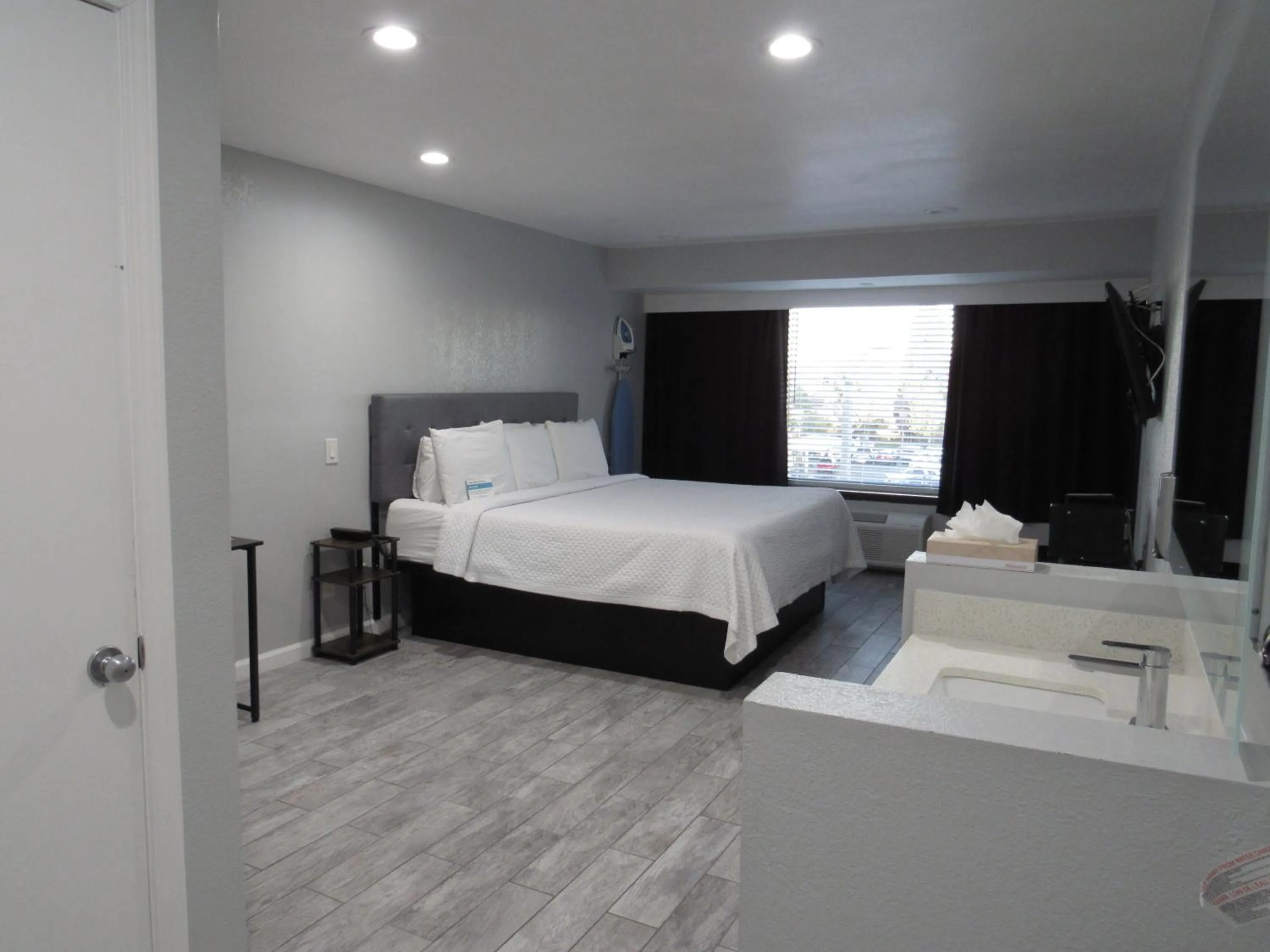 Bed in Capri Suites Anaheim