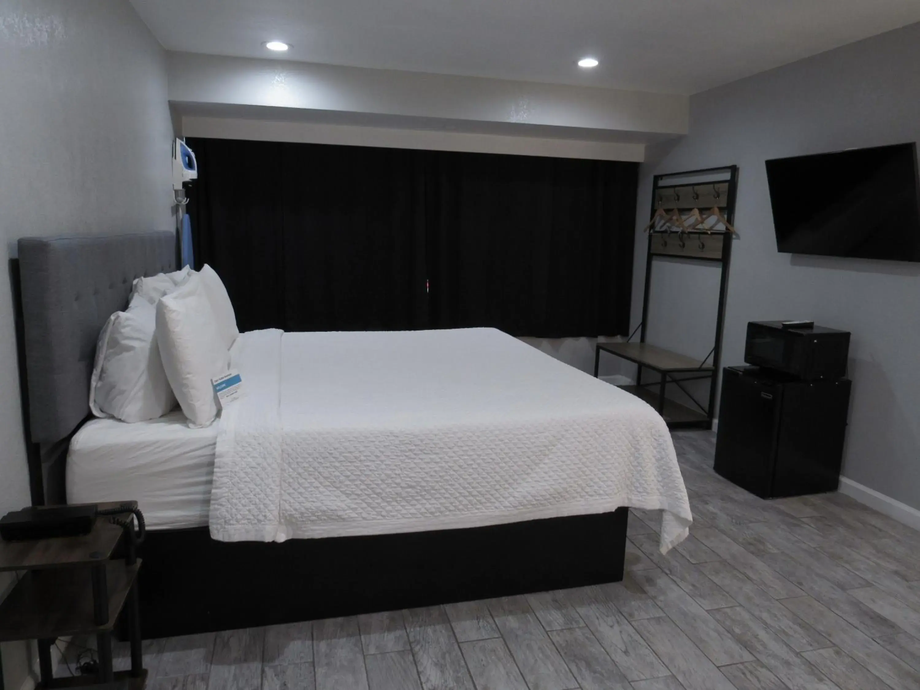 King Room - Non Smoking in Capri Suites Anaheim King Room - Non Smoking in Capri Suites Anaheim