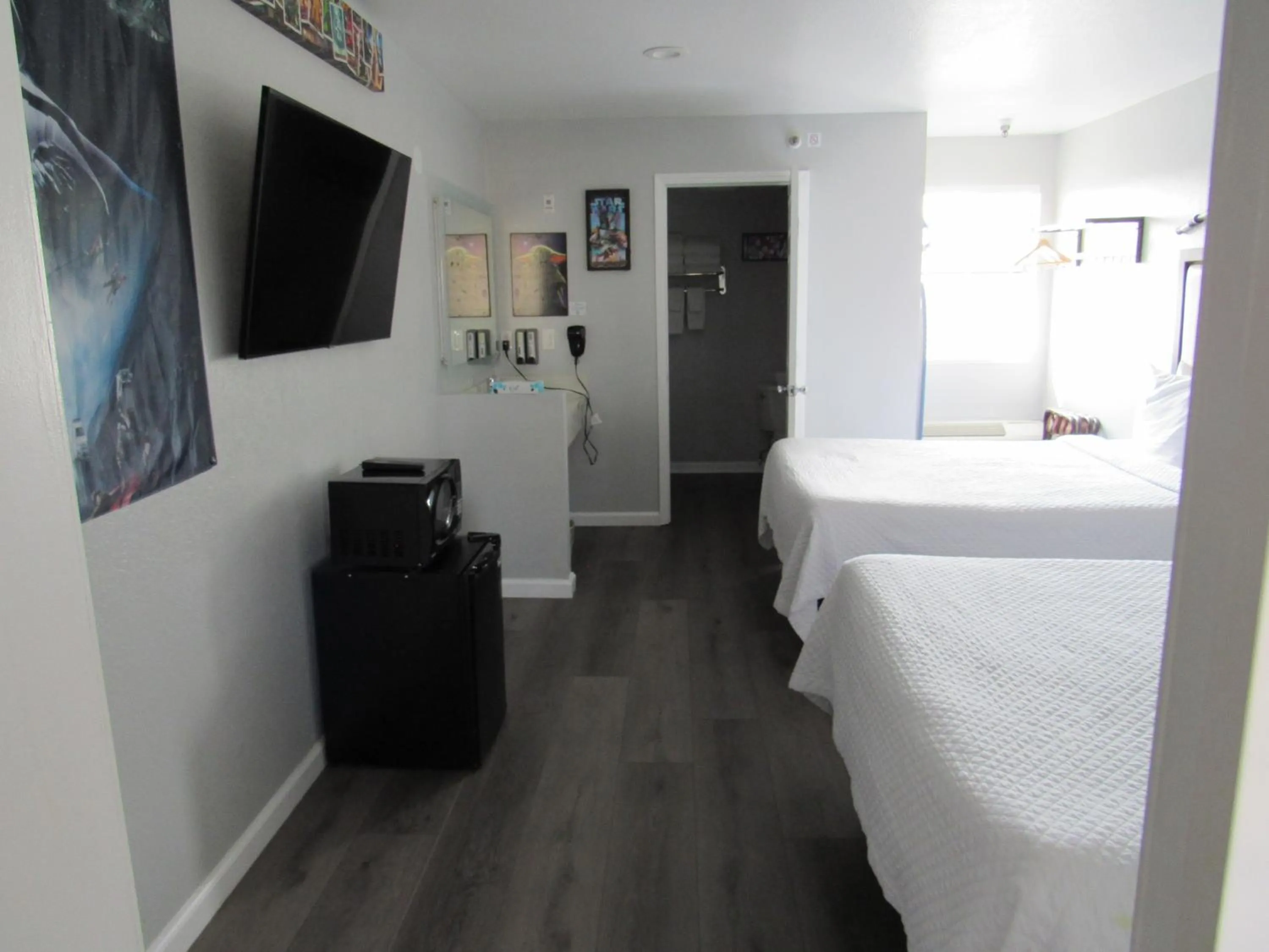 Bed in Capri Suites Anaheim