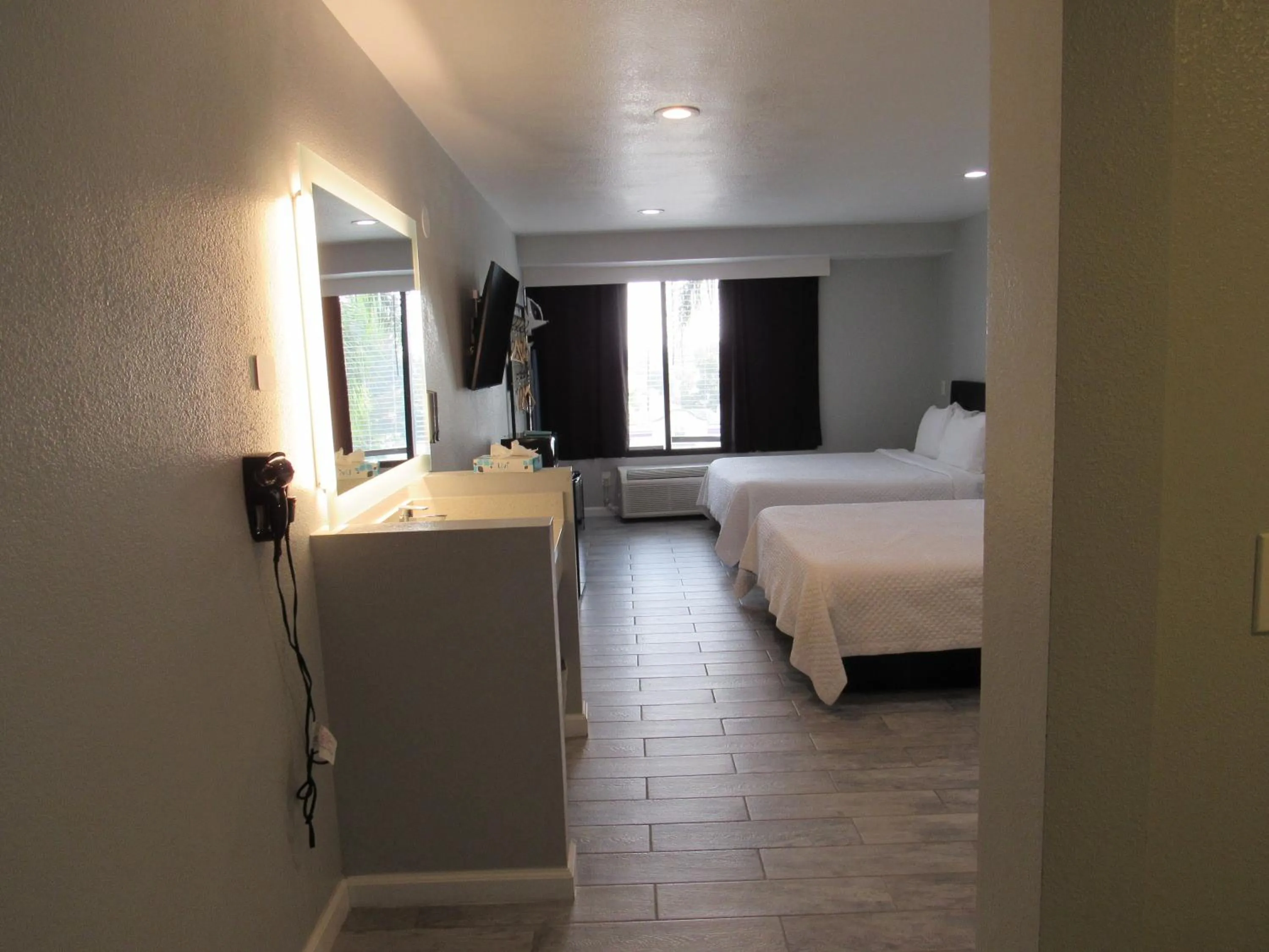 Bedroom, Bed in Capri Suites Anaheim