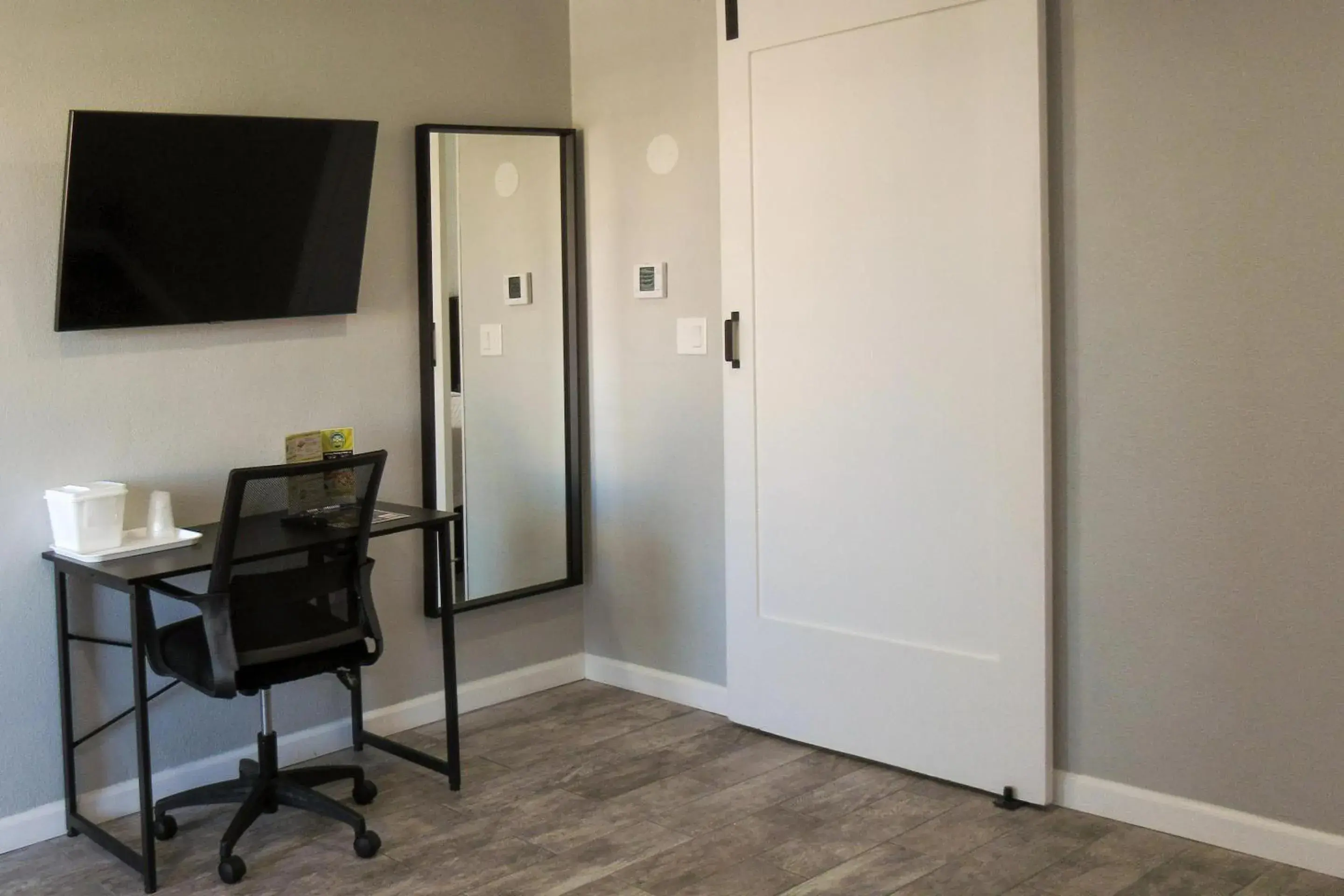 Bedroom in Capri Suites Anaheim Bedroom in Capri Suites Anaheim