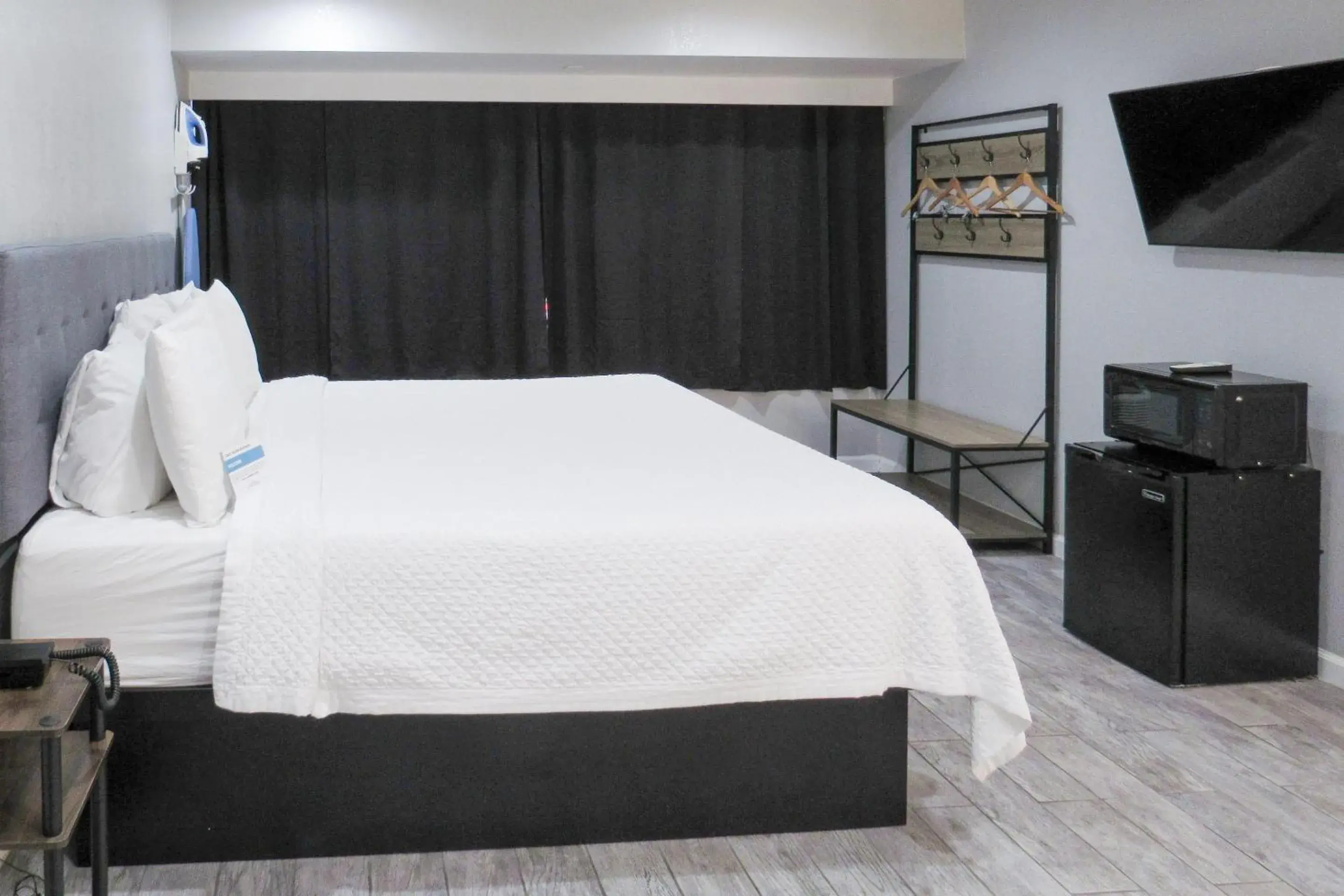 Bedroom, Bed in Capri Suites Anaheim Bedroom, Bed in Capri Suites Anaheim