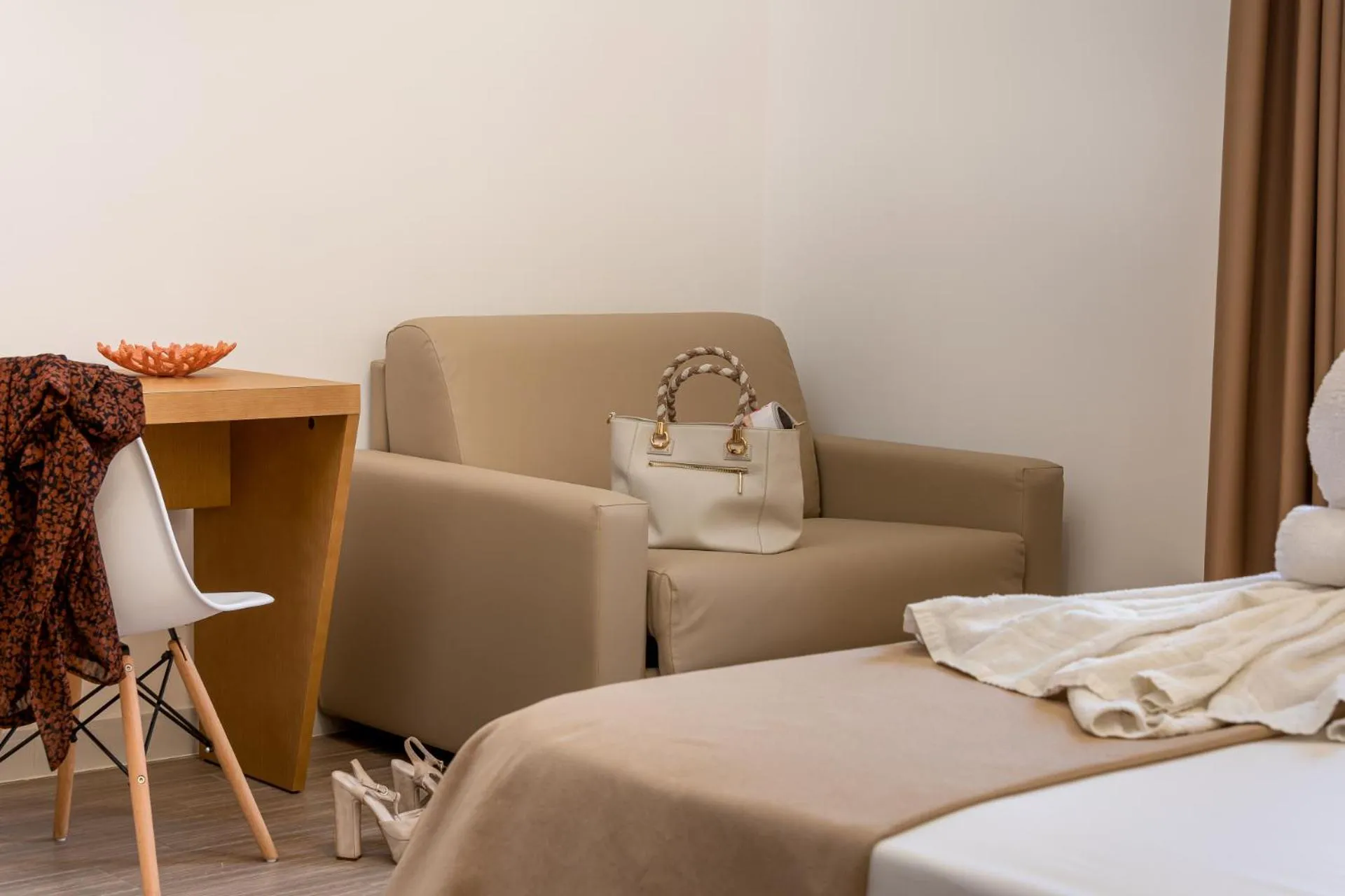 Photo of the whole room, Bed in Blueeyes