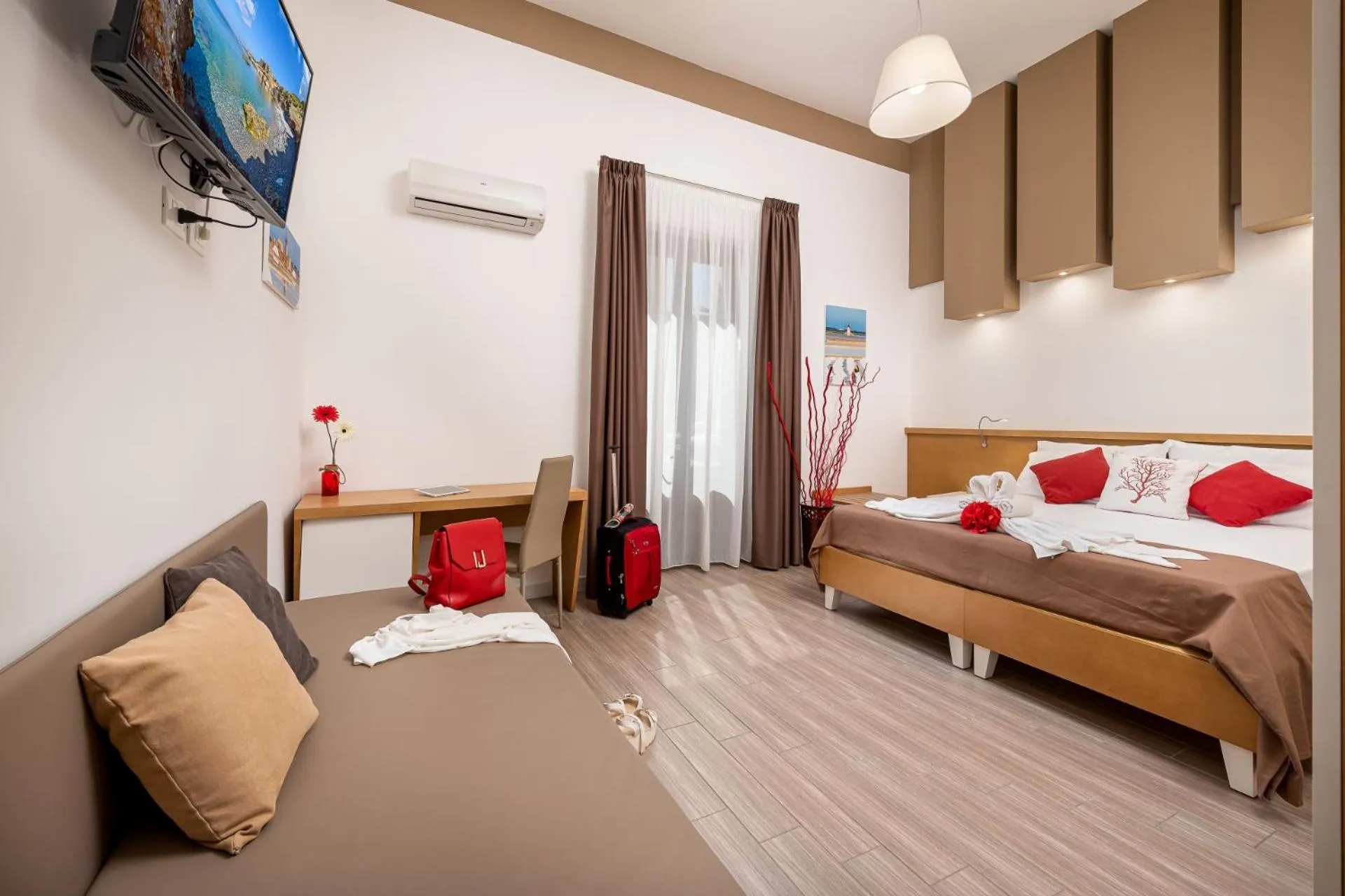 Photo of the whole room, Bed in Blueeyes