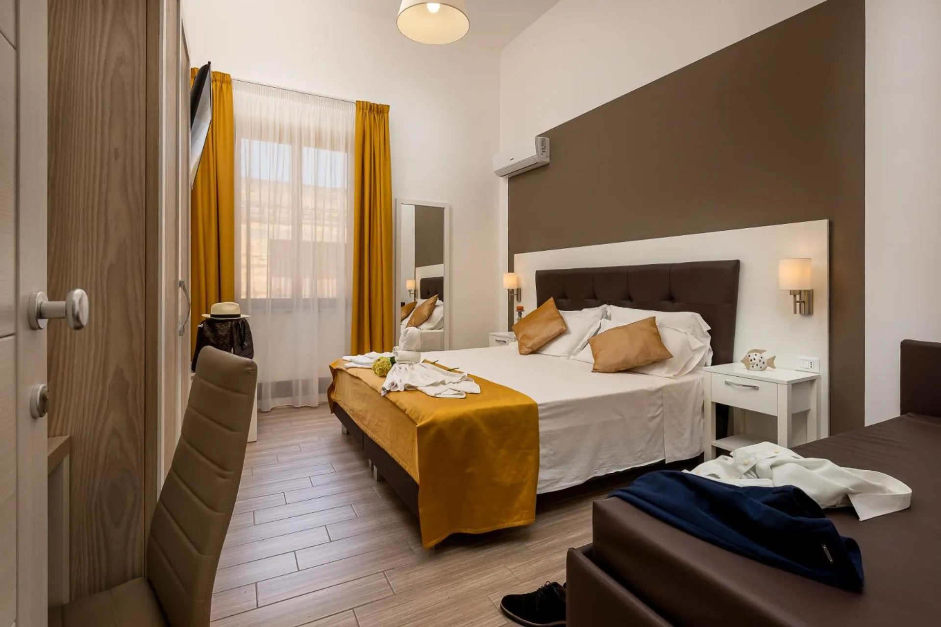 Bedroom, Bed in Blueeyes