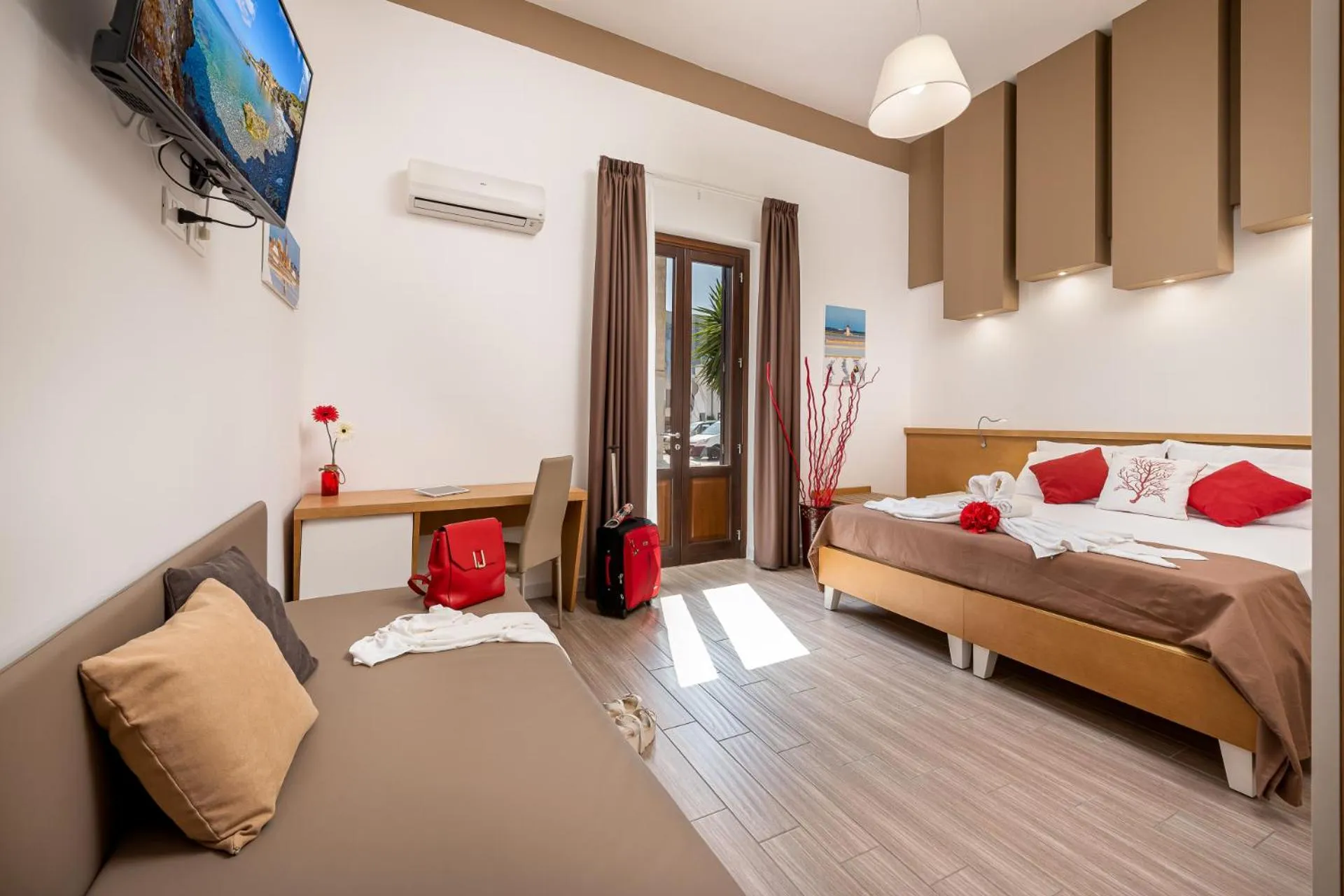 Photo of the whole room, Bed in Blueeyes