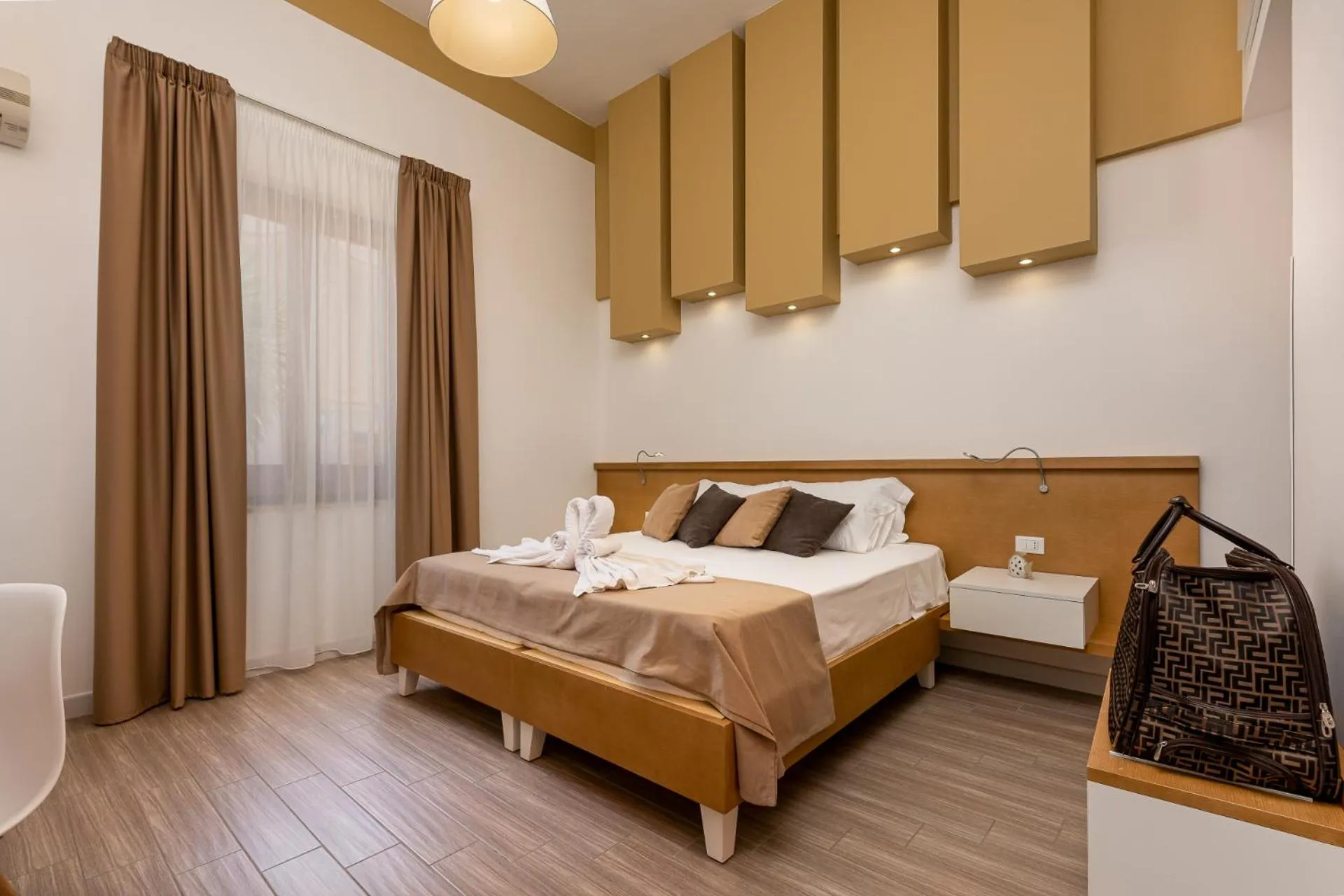 Bedroom, Bed in Blueeyes