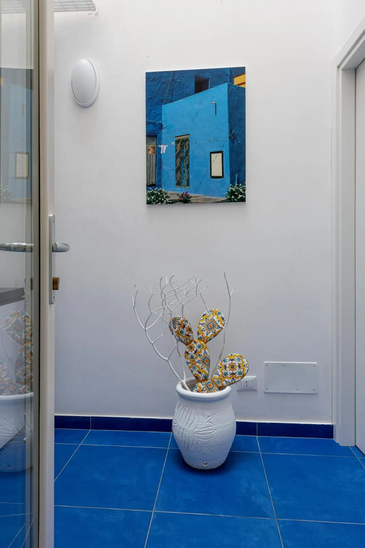 Facade/entrance in Blueeyes