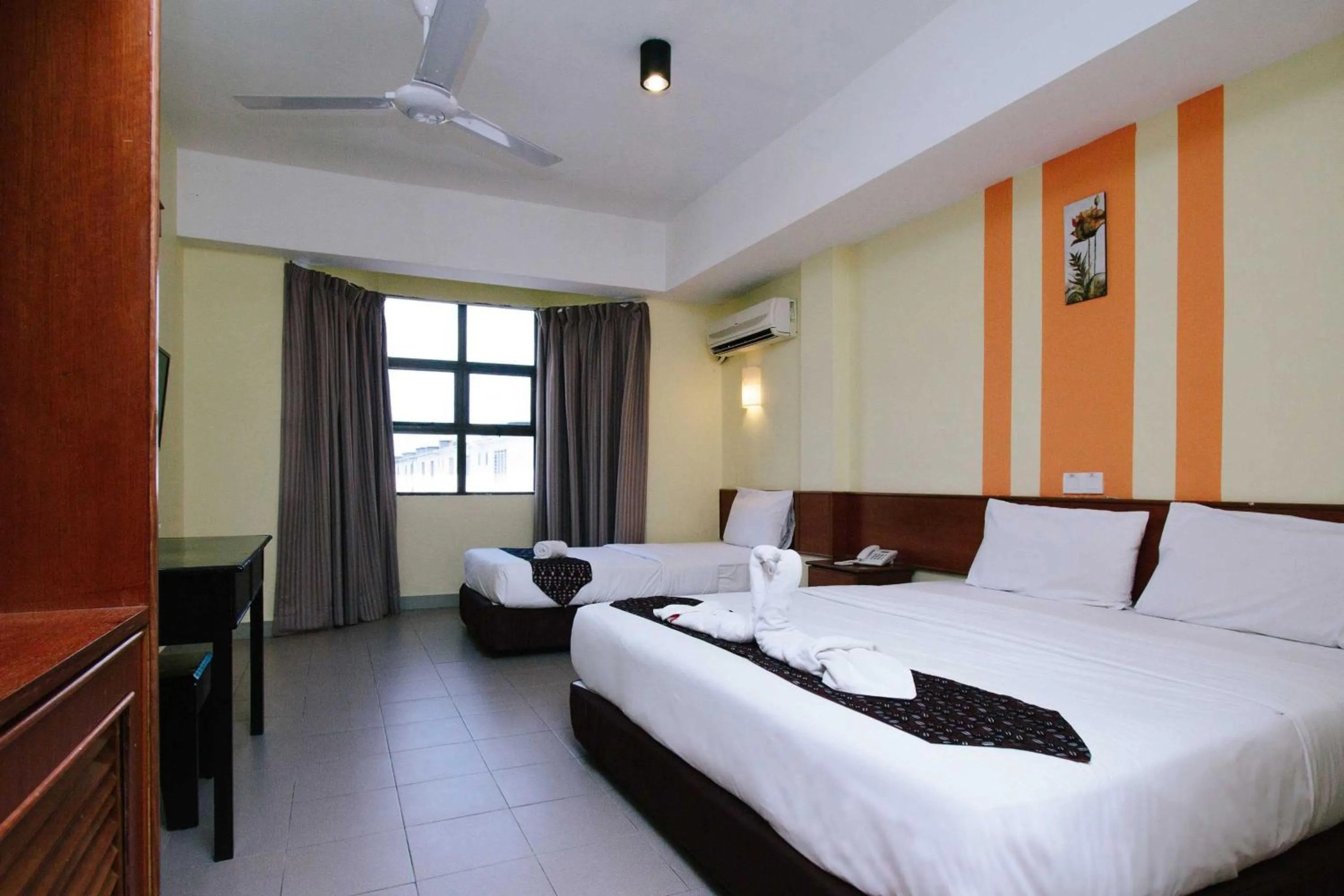 Bedroom, Bed in Sun Inns Hotel Sitiawan