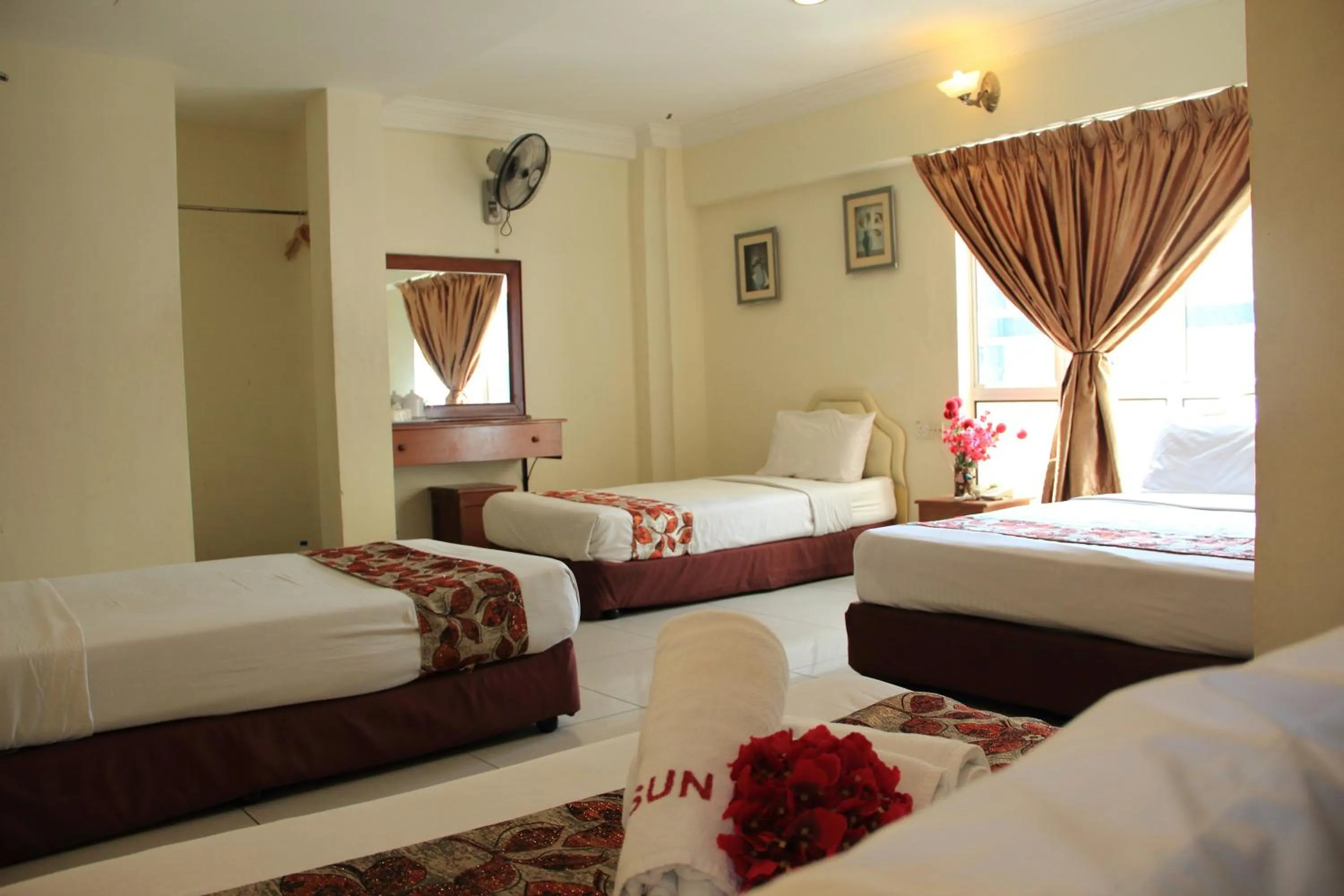 Bedroom, Bed in Sun Inns Hotel Sitiawan