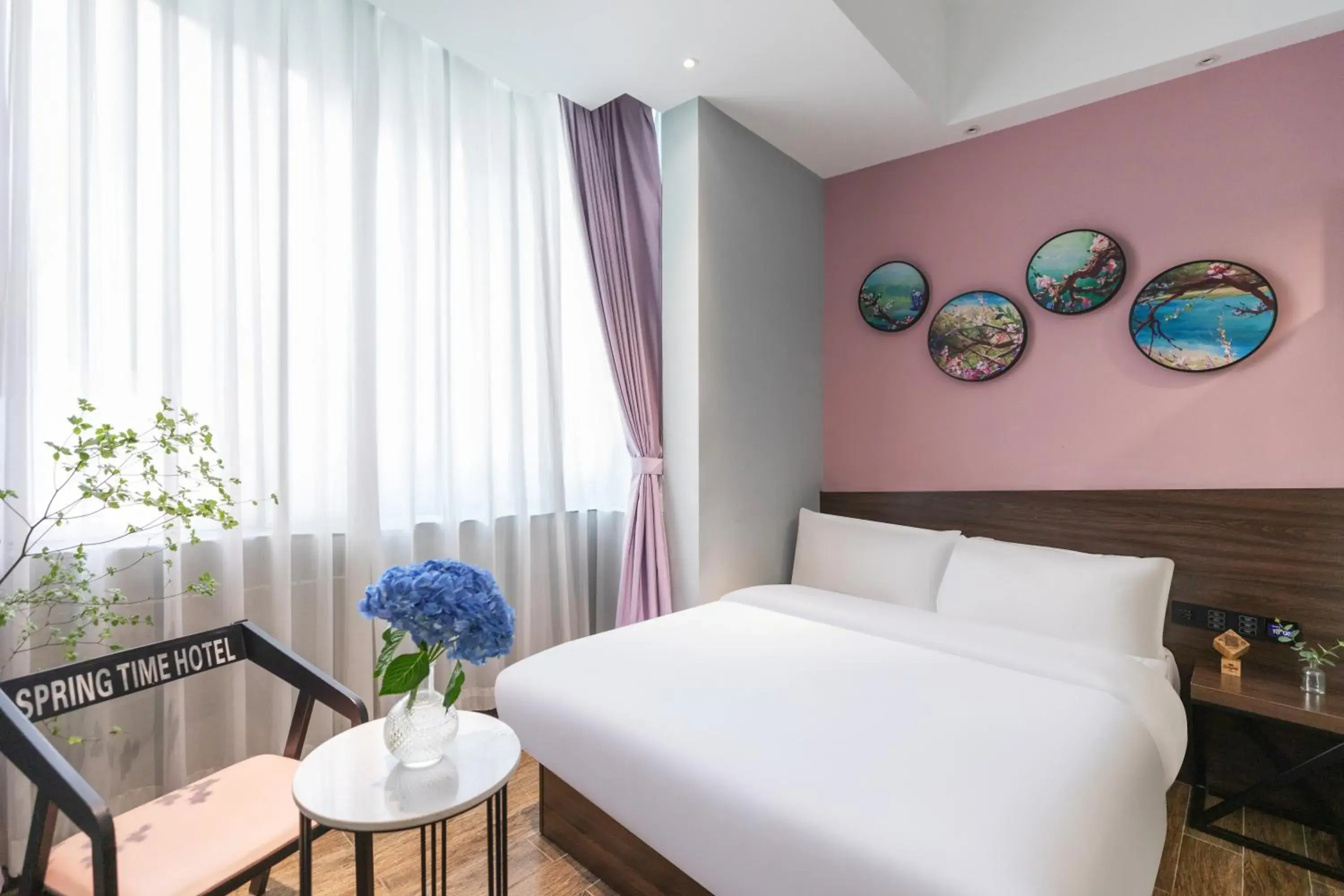 Standard Queen Room in Spring Time Hotel Standard Queen Room in Spring Time Hotel