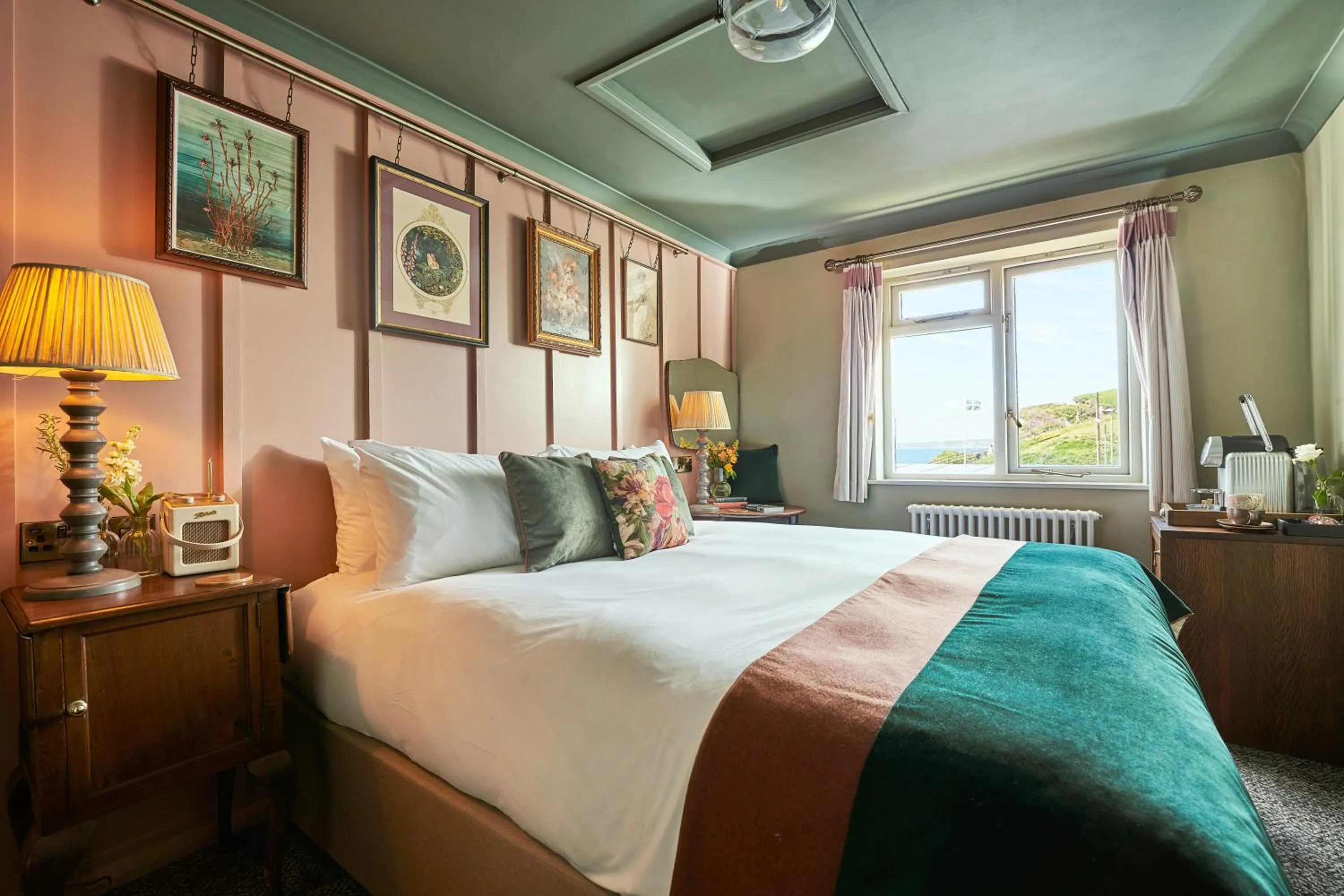 Photo of the whole room, Bed in Hope & Anchor