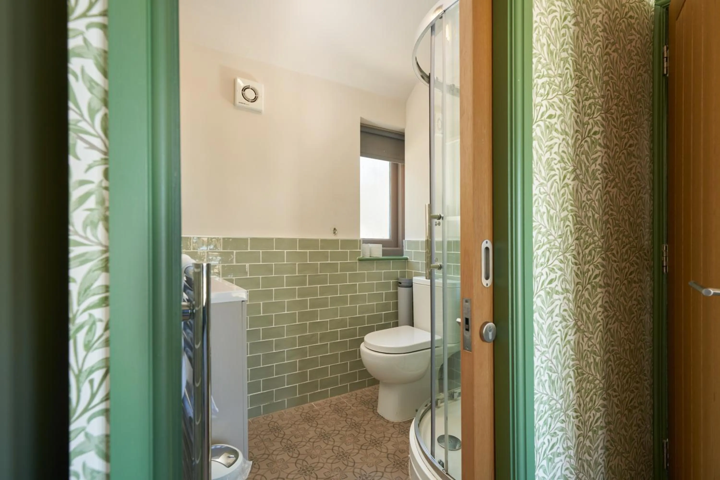 Shower in Hope & Anchor