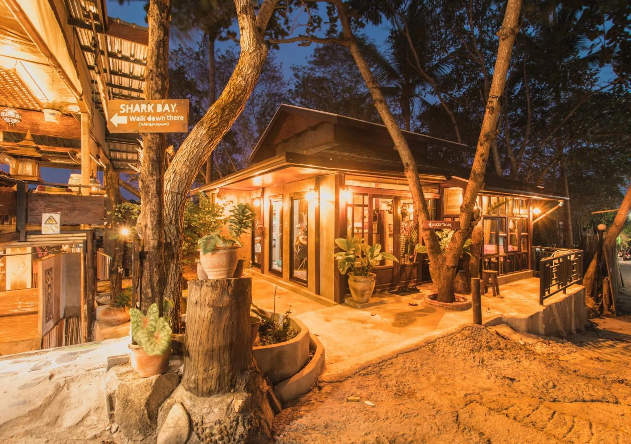 Staff in Taatoh Seaview Resort - SHA Plus