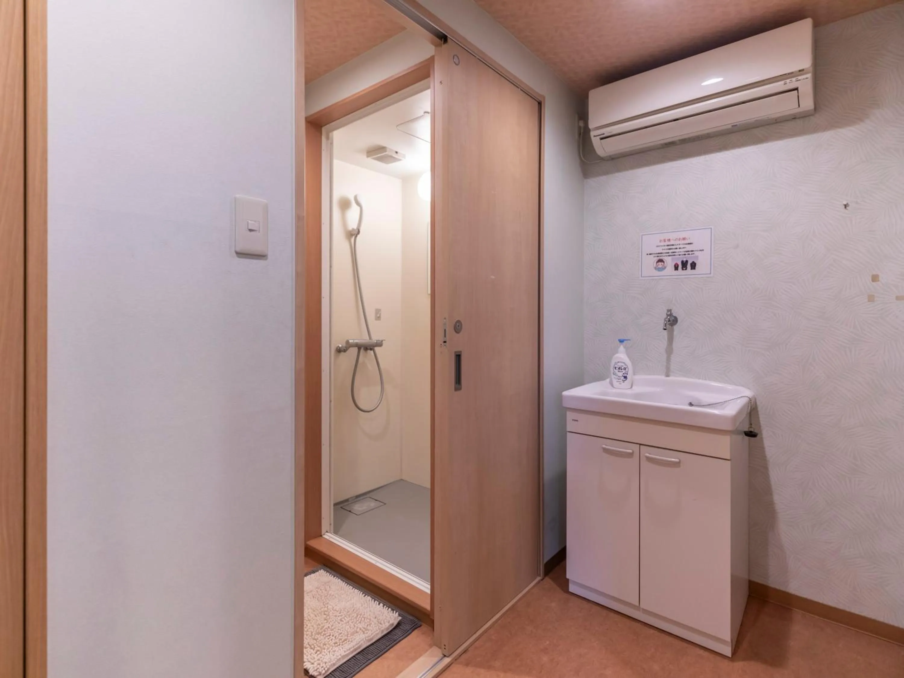 Shower in Business Hotel Kaga