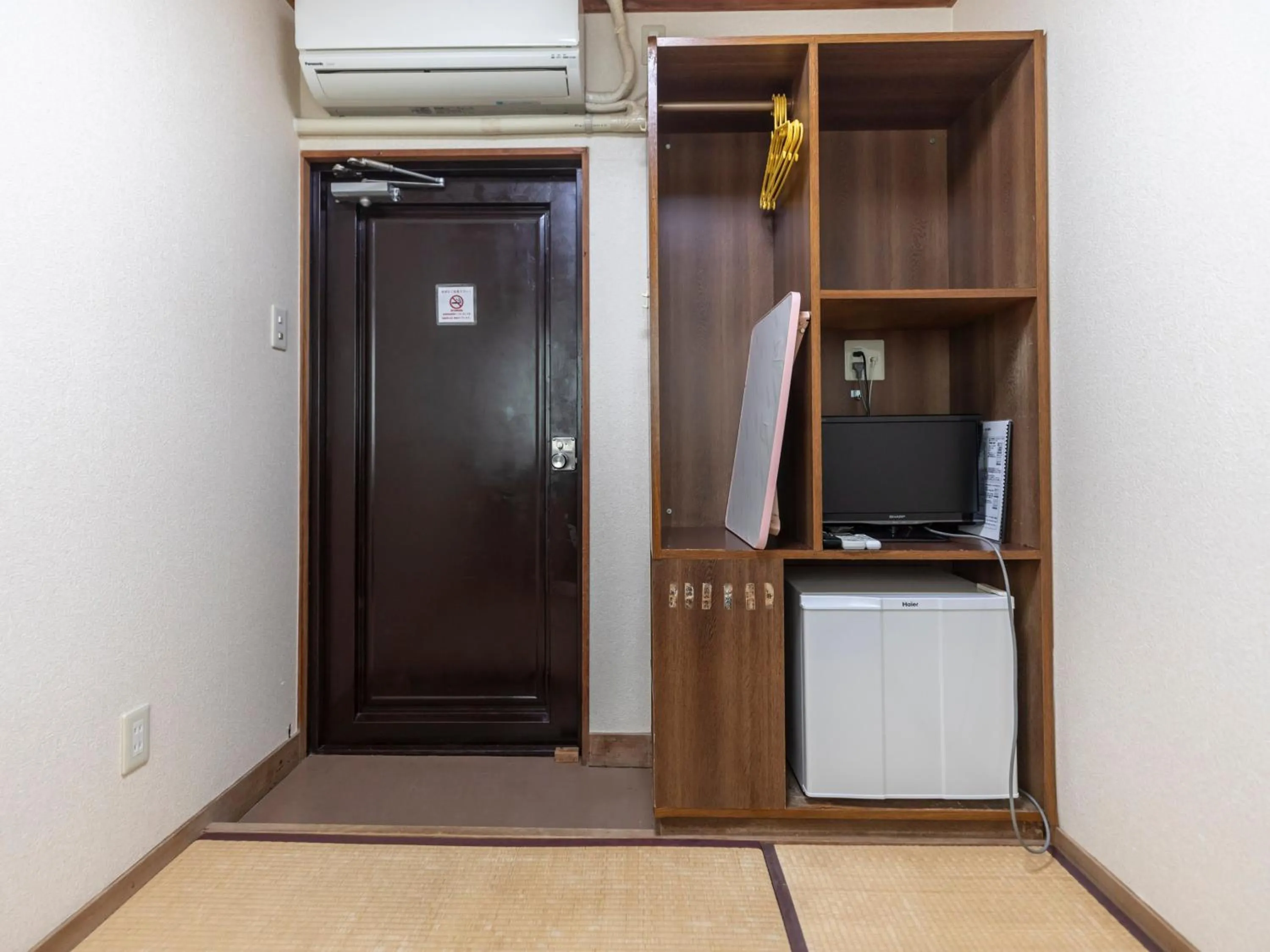 Photo of the whole room in Business Hotel Kaga