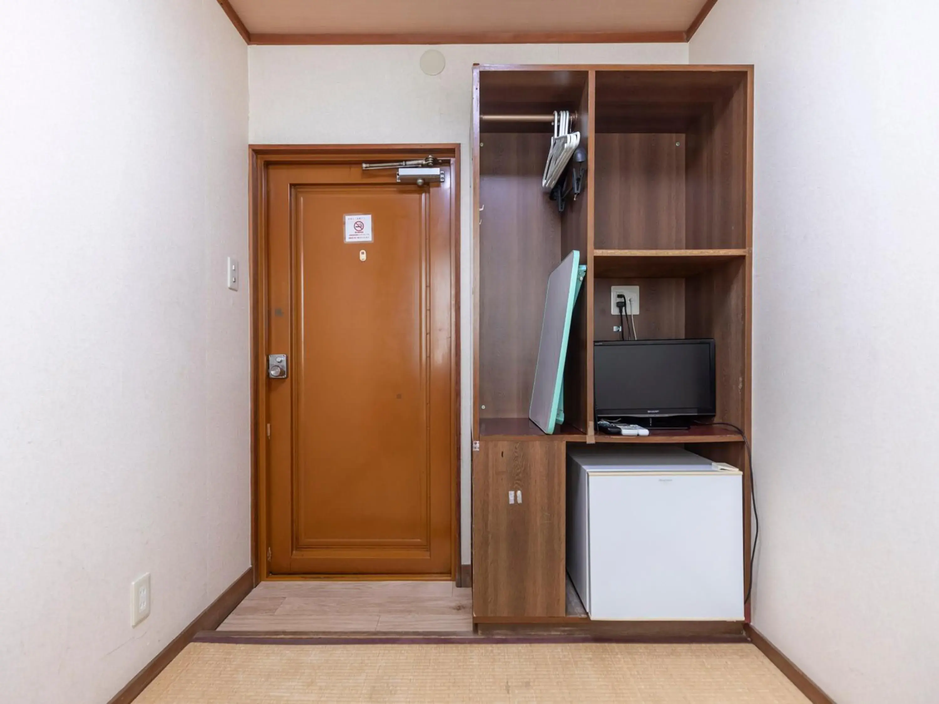 Photo of the whole room in Business Hotel Kaga Photo of the whole room in Business Hotel Kaga