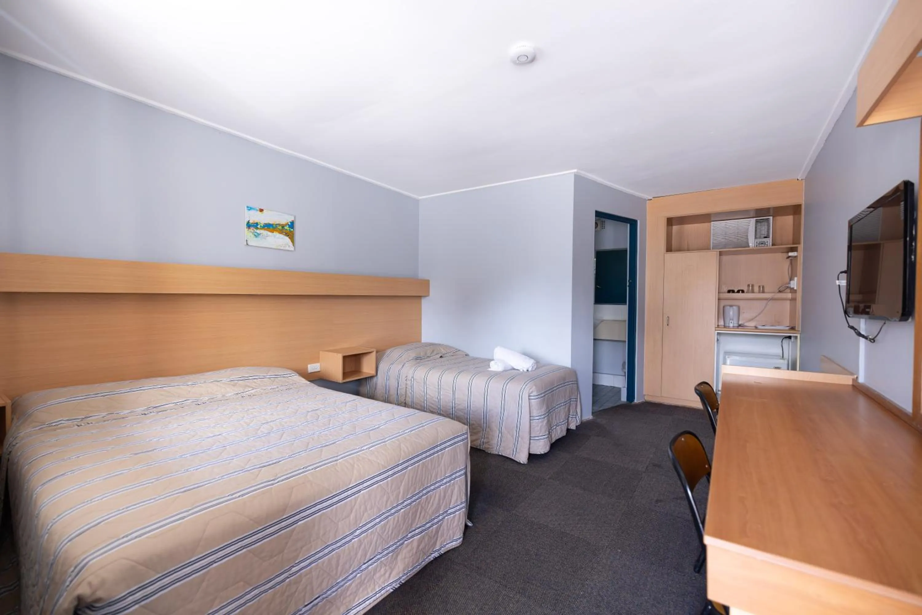 Bed in Windsor Heritage Motel