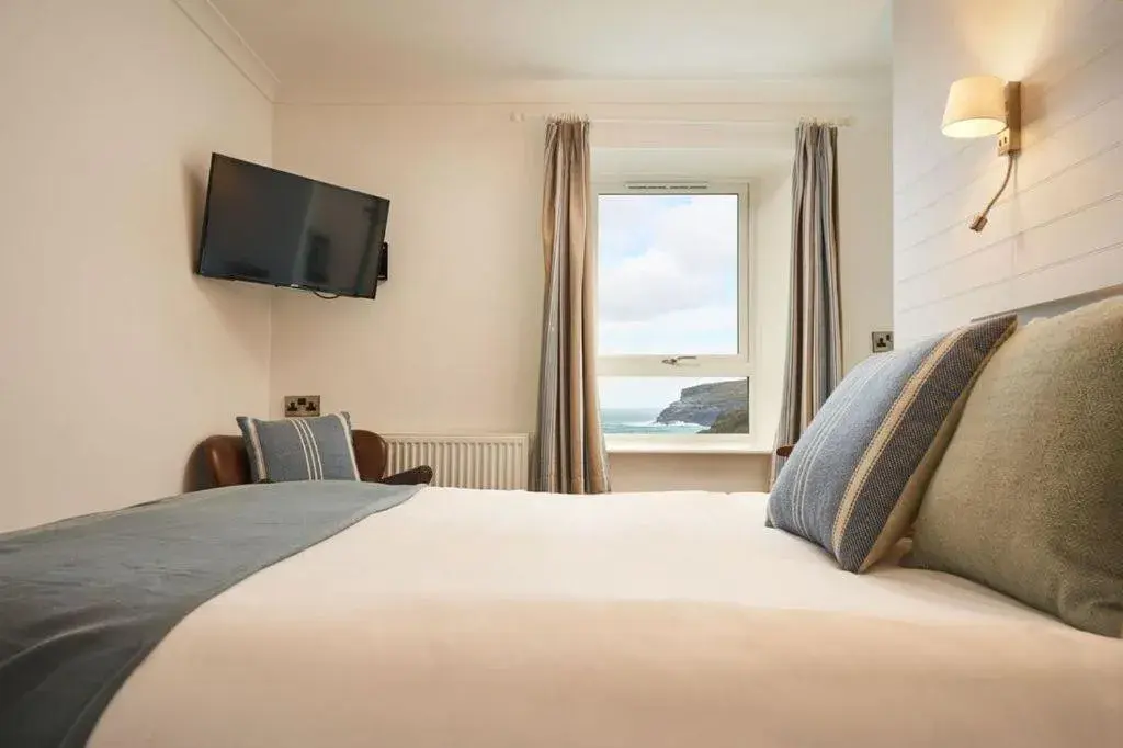 Small Double Room in Port William Inn Small Double Room in Port William Inn