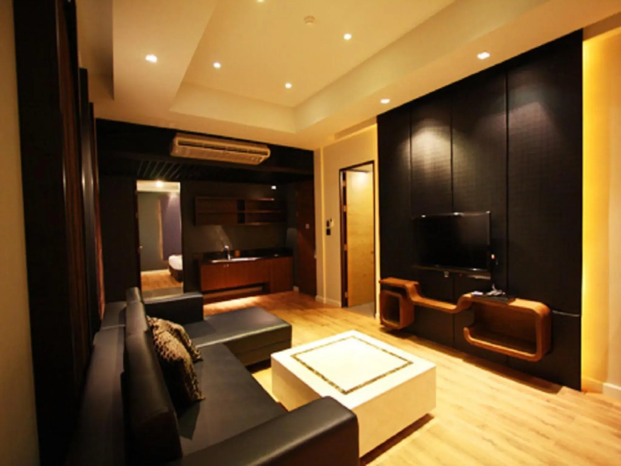 TV and multimedia in Siam Swana TV and multimedia in Siam Swana