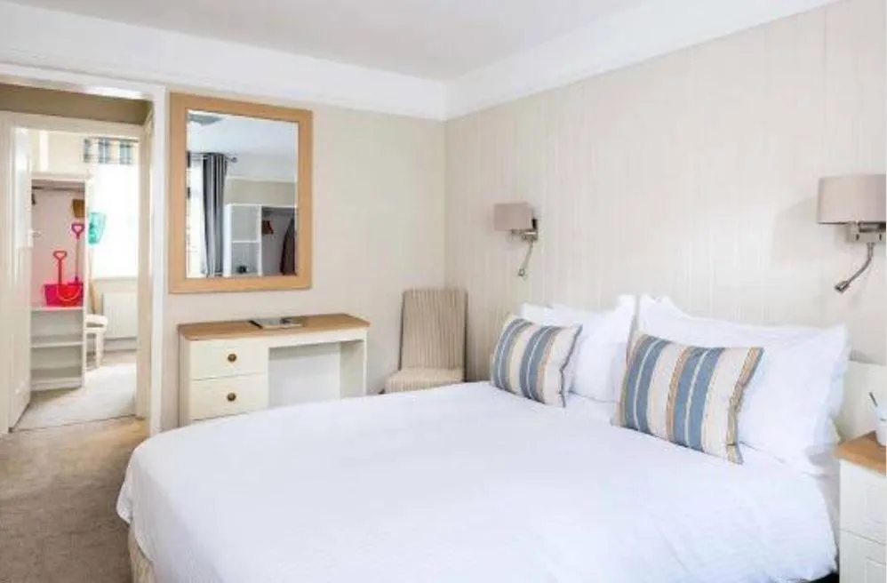 Photo of the whole room, Bed in The Ship Inn